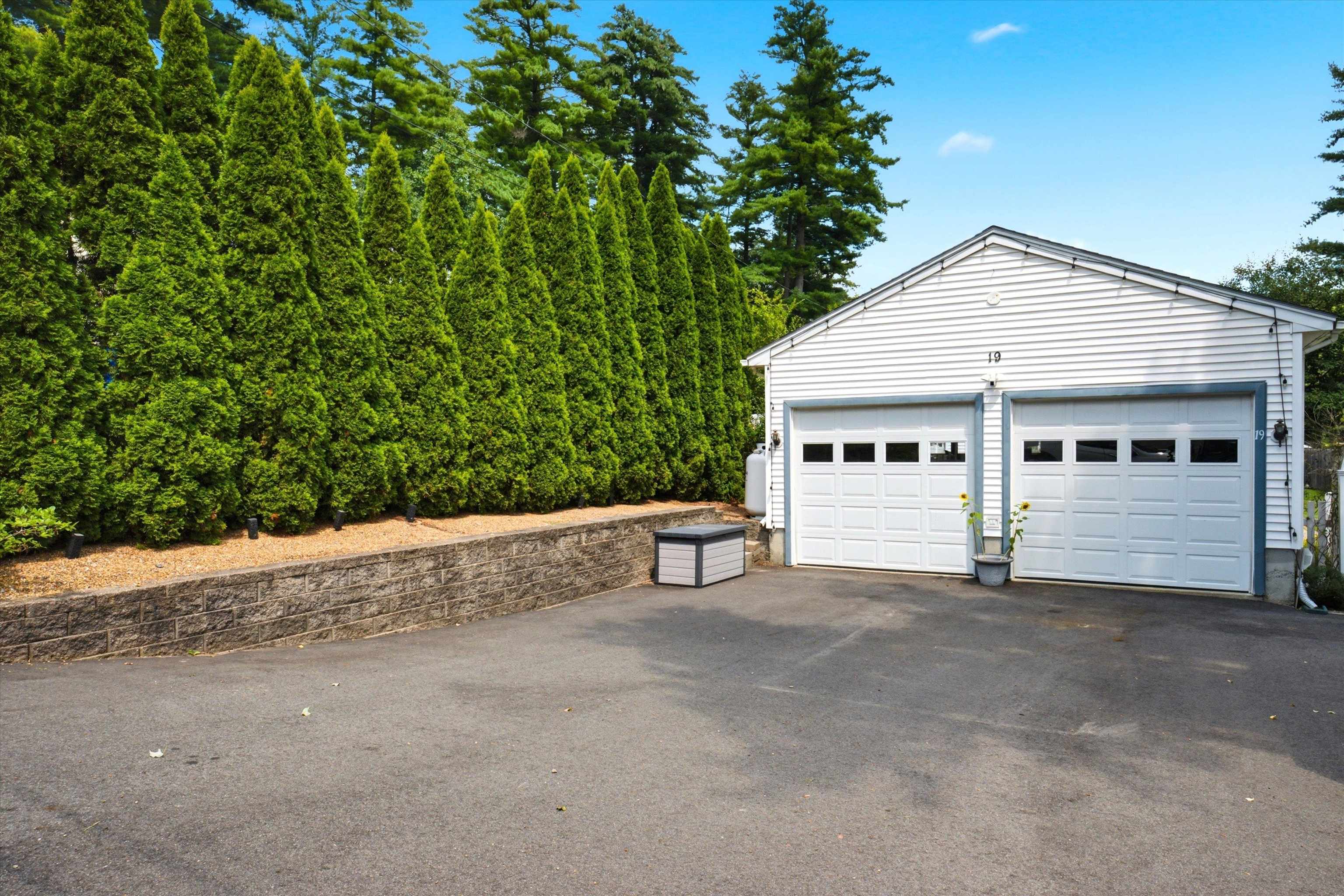 19 Cove St, Goffstown, NH 03045