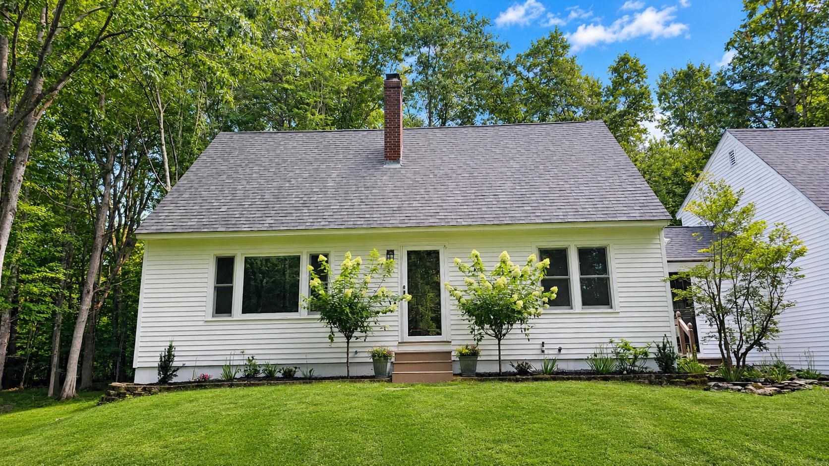 16 Moharimet Dr, Madbury, NH 03823