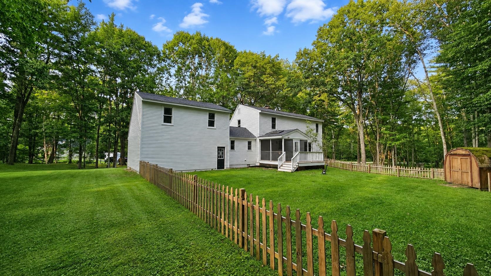 16 Moharimet Dr, Madbury, NH 03823