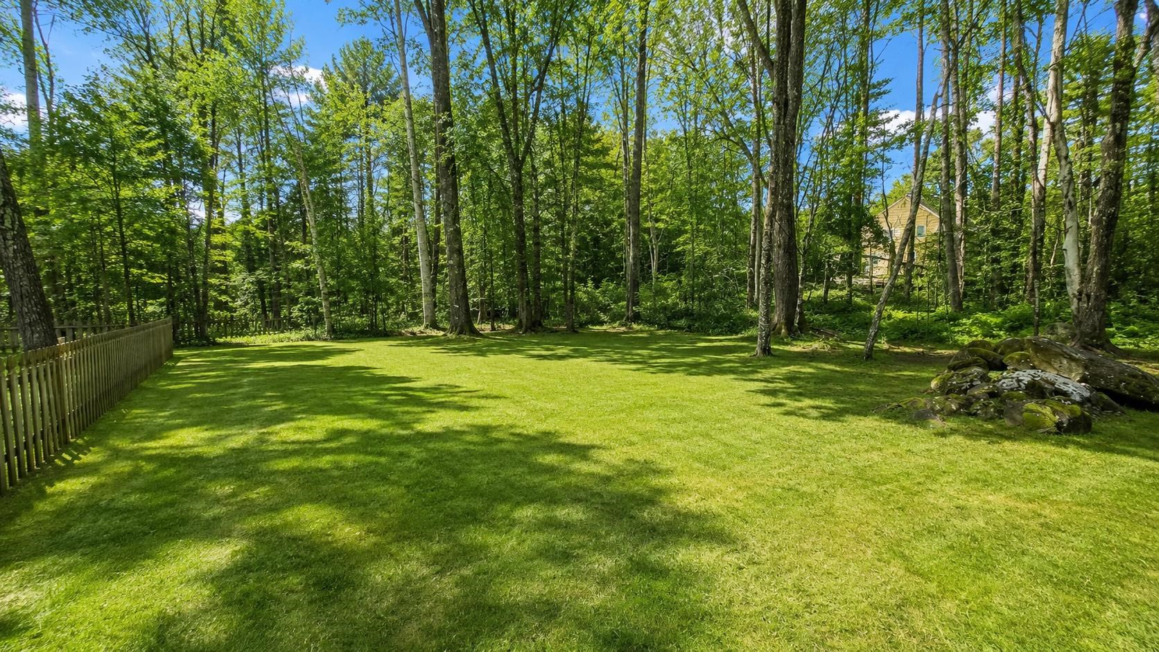 16 Moharimet Dr, Madbury, NH 03823