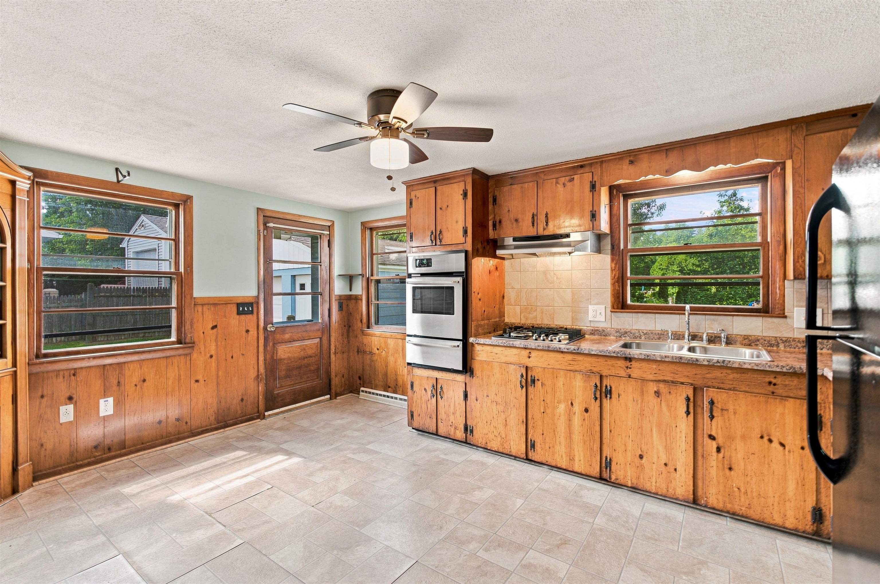 28 Caron Ave, Nashua, NH 03064