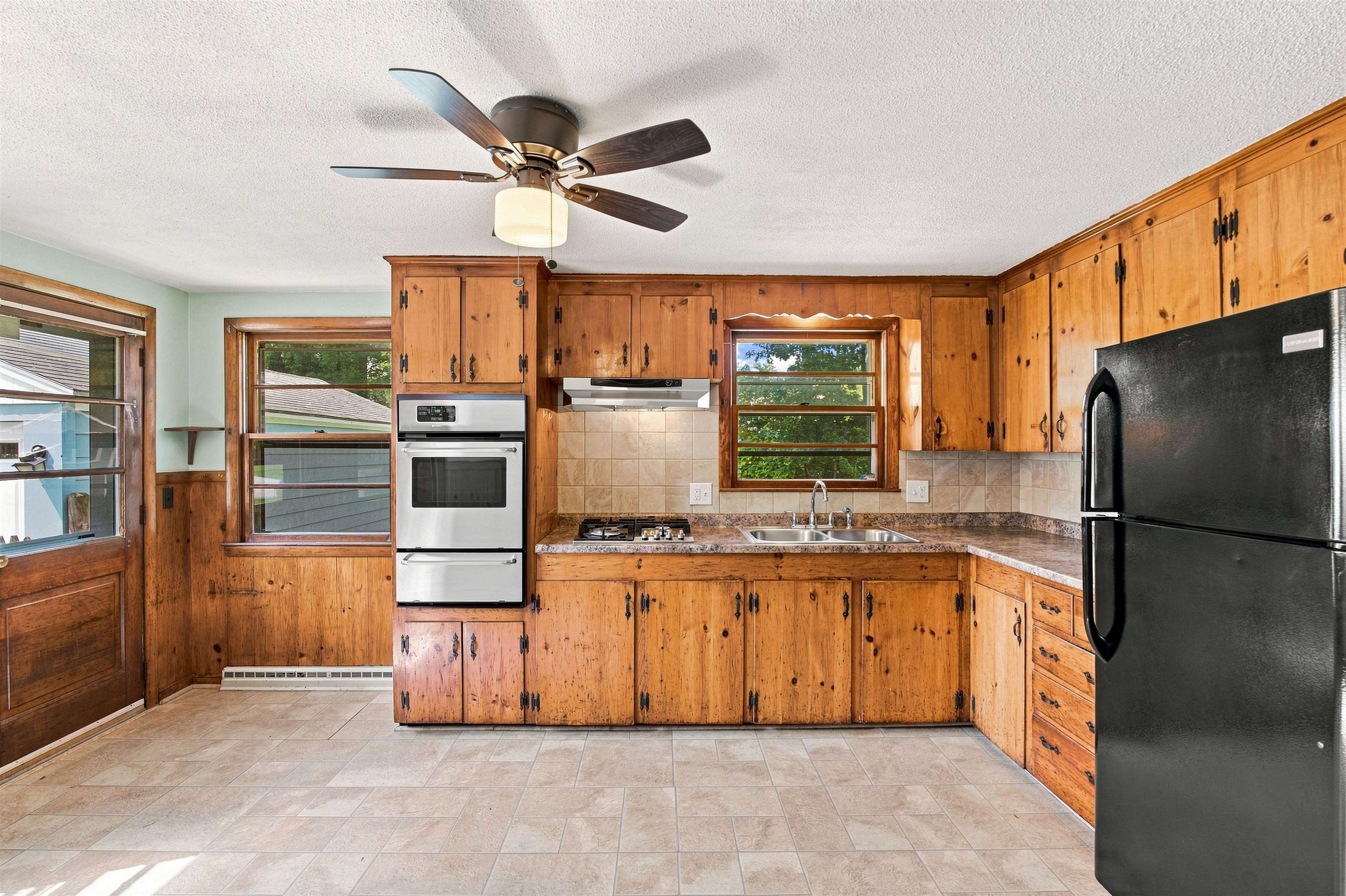 28 Caron Ave, Nashua, NH 03064