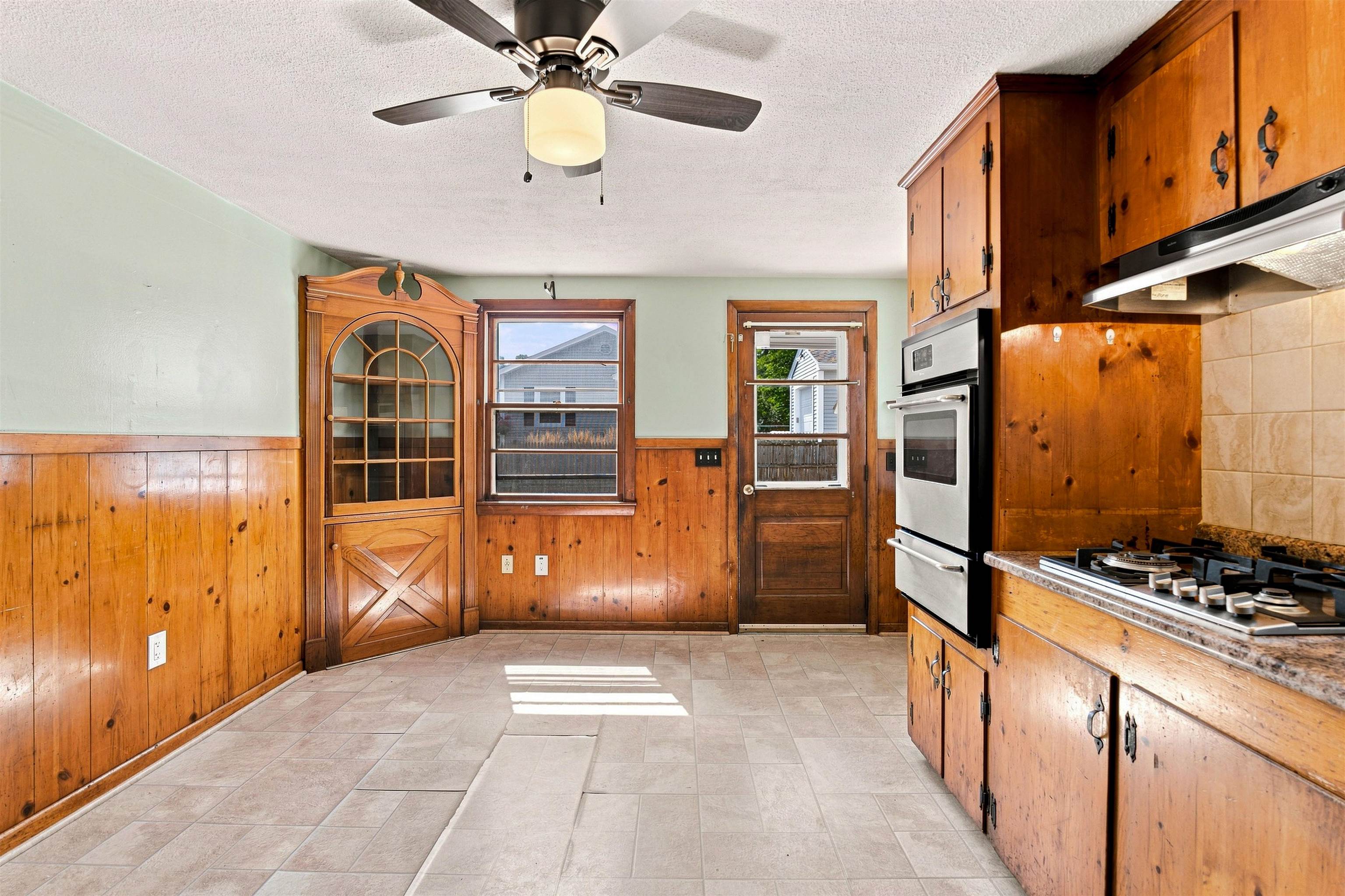 28 Caron Ave, Nashua, NH 03064
