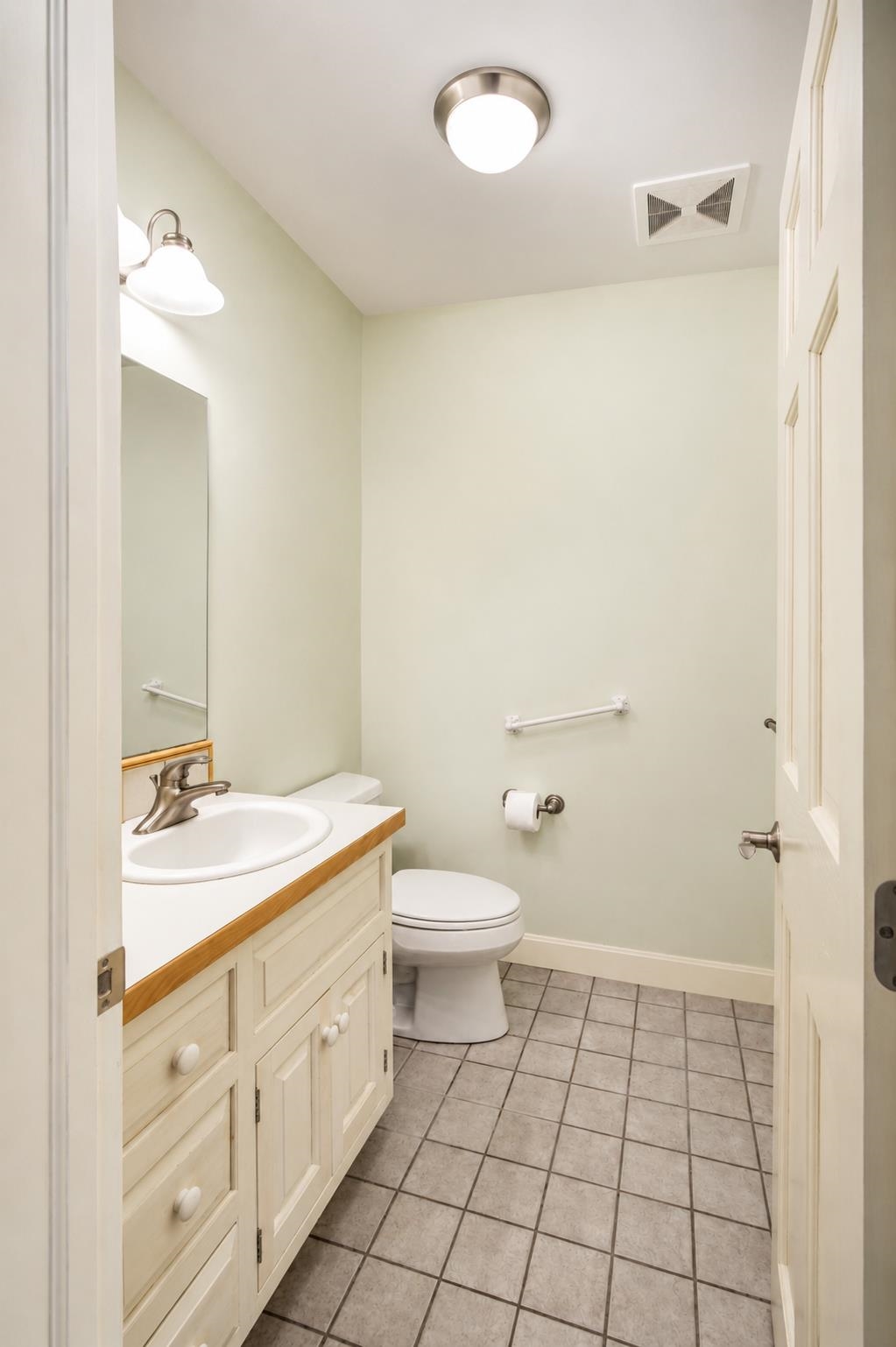 1st Floor 1/2 Bath