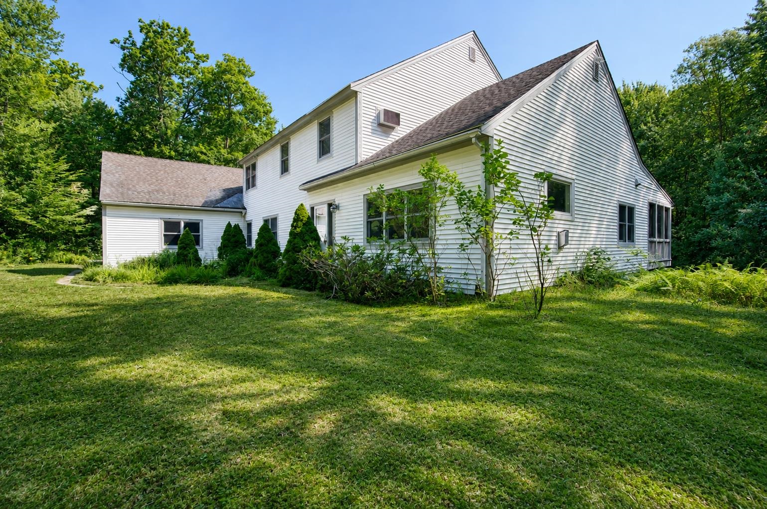 127 Brimstone Corner Rd, Hancock, NH 03449