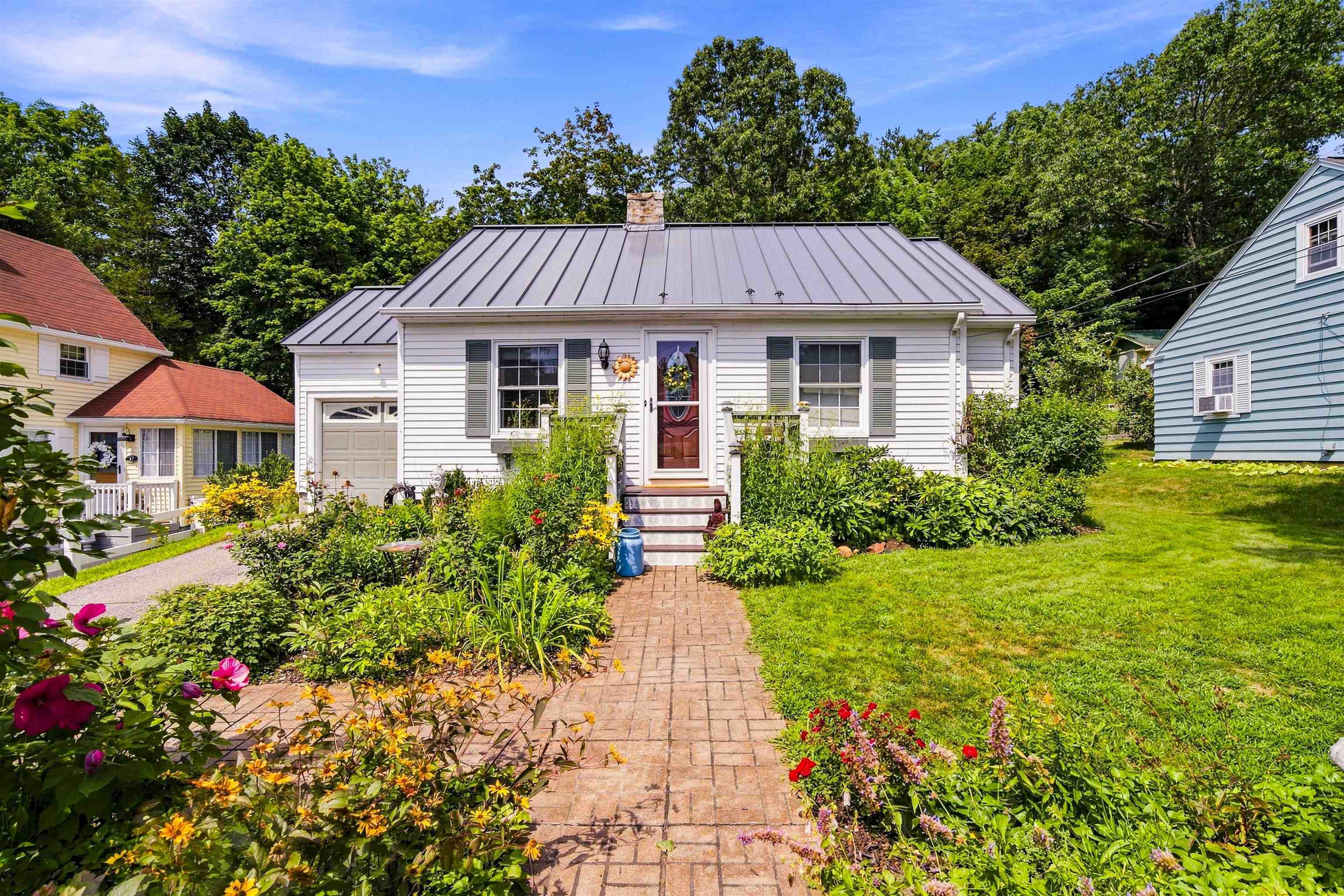 15 Monadnock St, Nashua, NH 03064