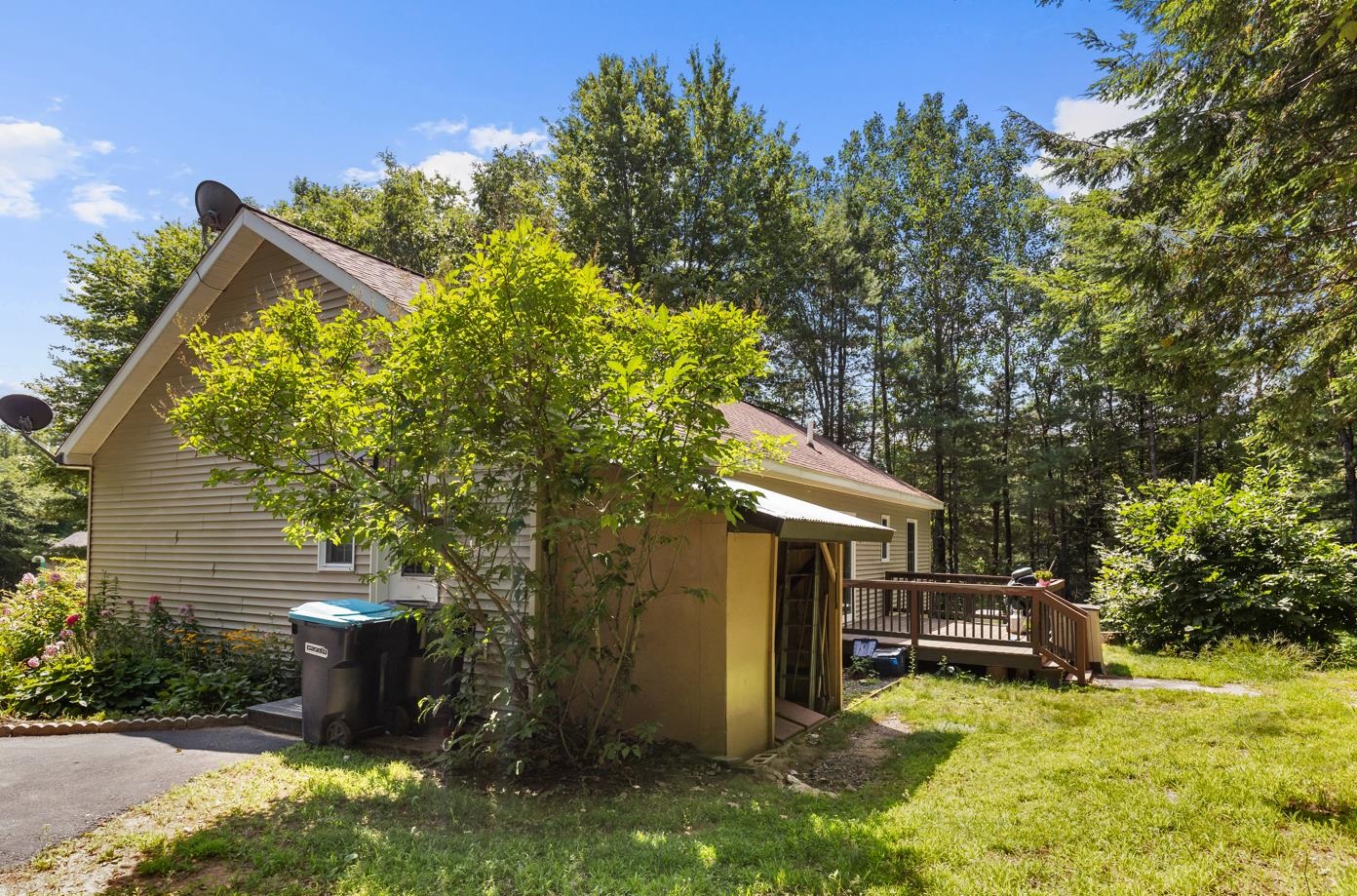 2 Potter Rd, Belmont, NH 03220