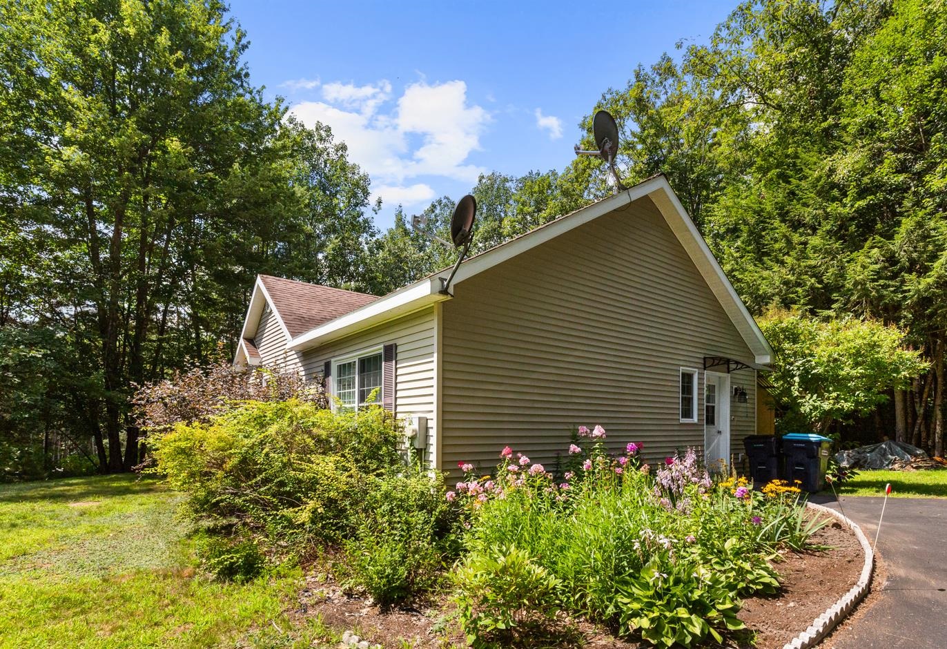 2 Potter Rd, Belmont, NH 03220