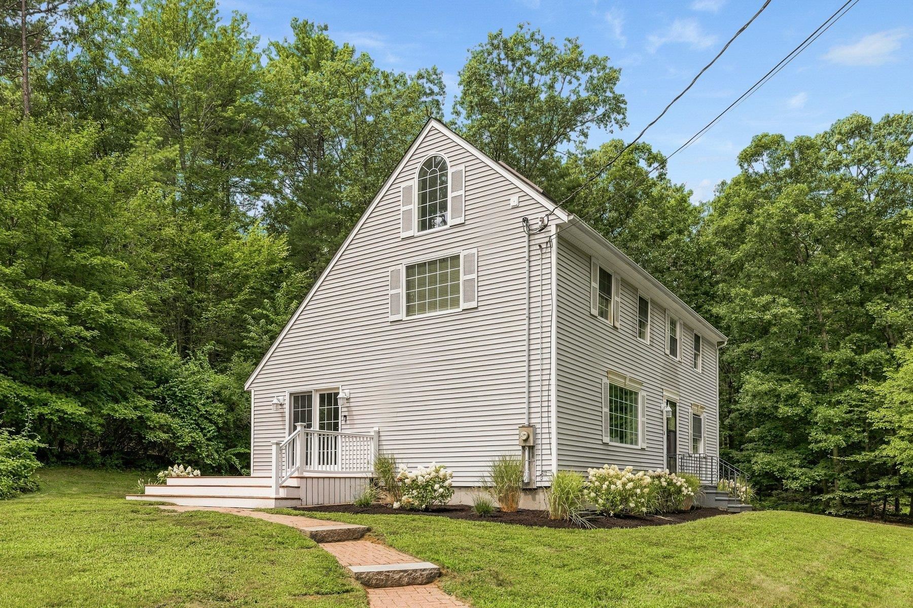 8 Brookhaven Rd, Kingston, NH 03848