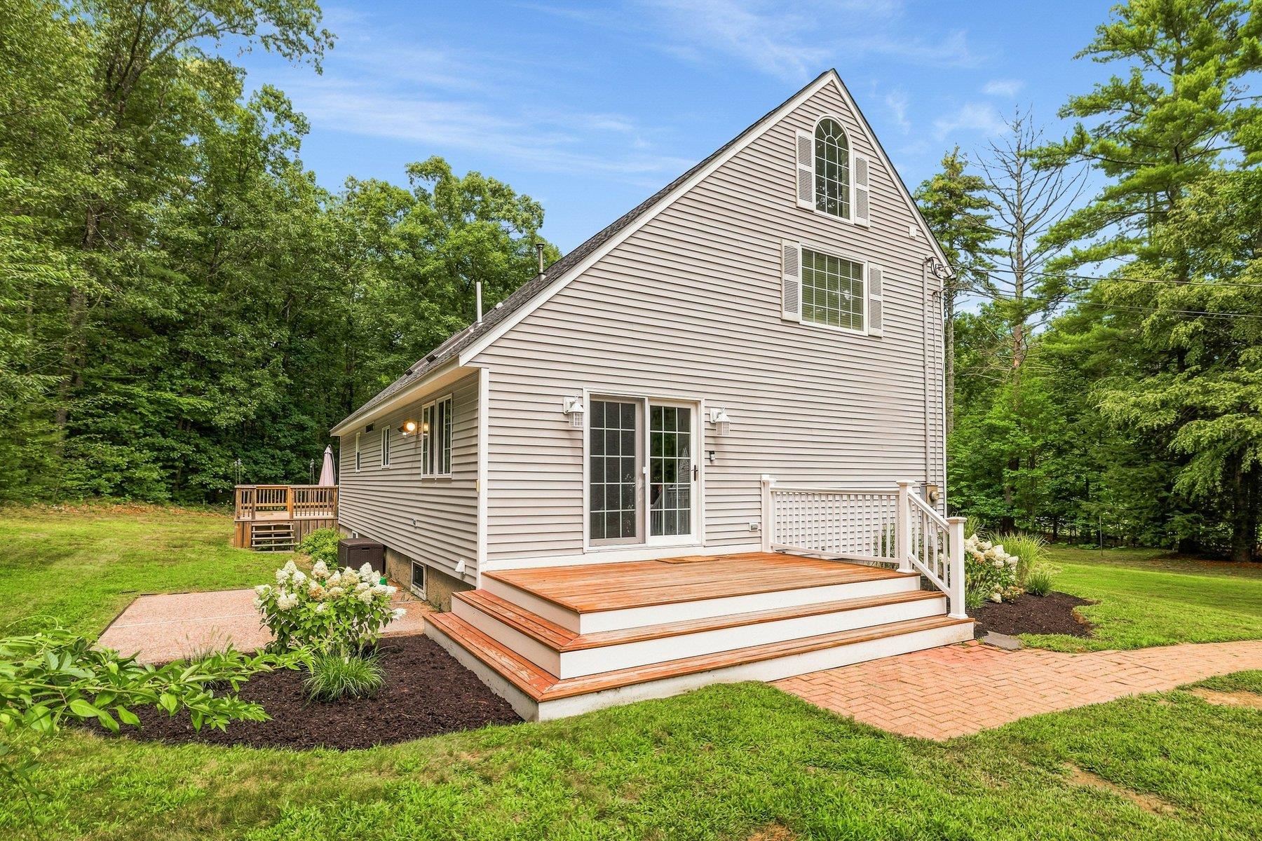 8 Brookhaven Rd, Kingston, NH 03848