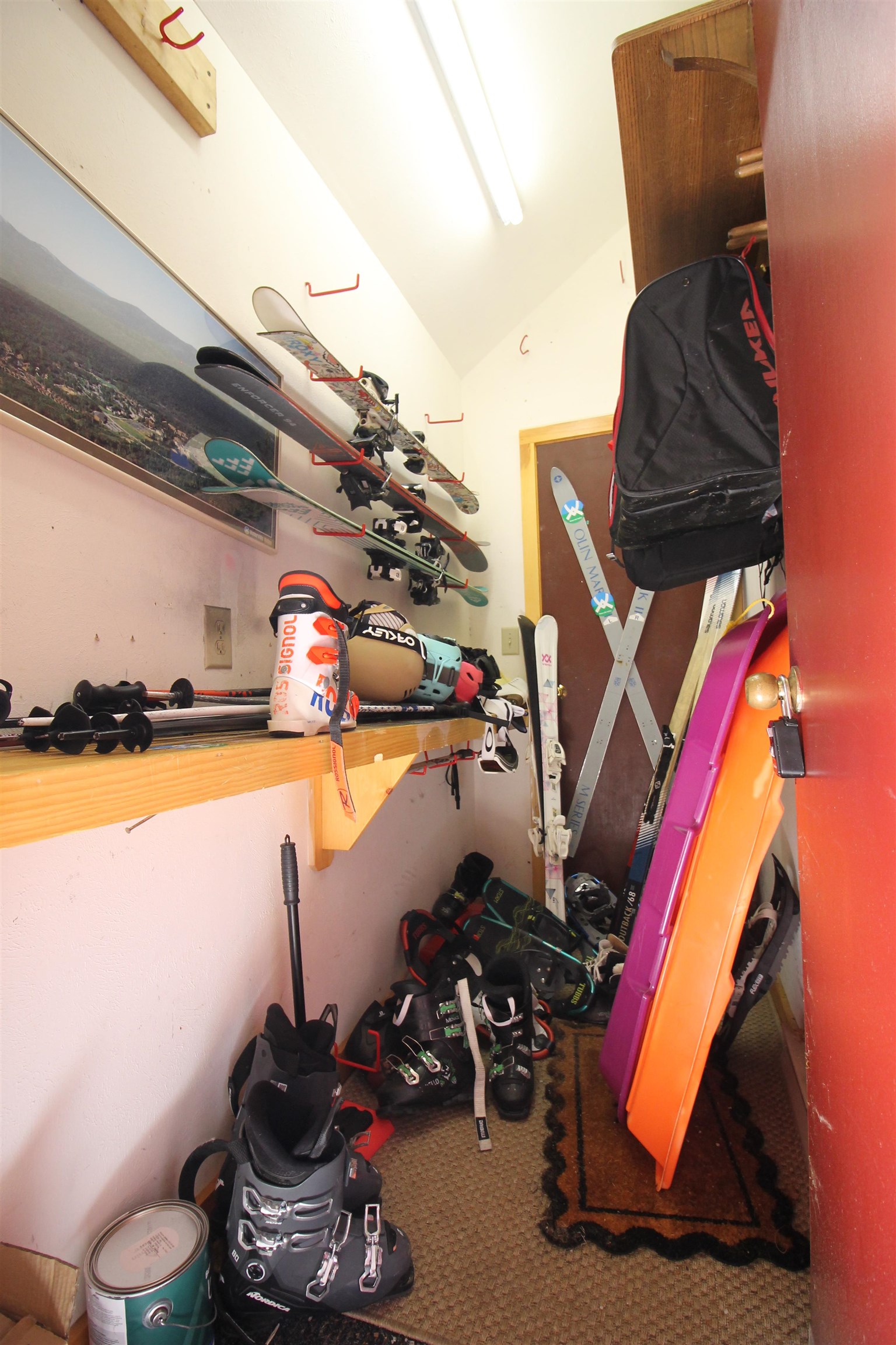 Ski tuning room and storage off the entry