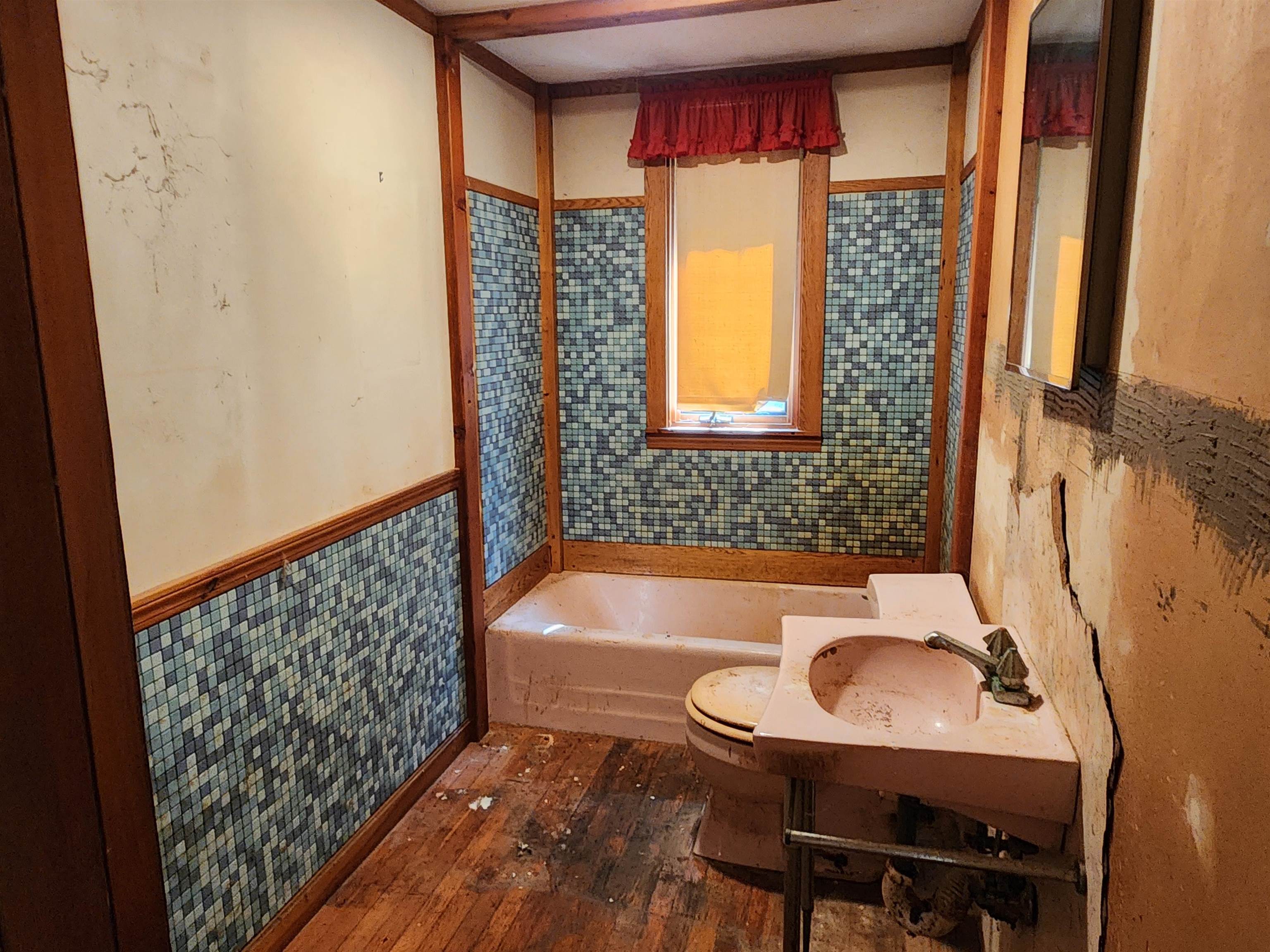 Full bath 25993780