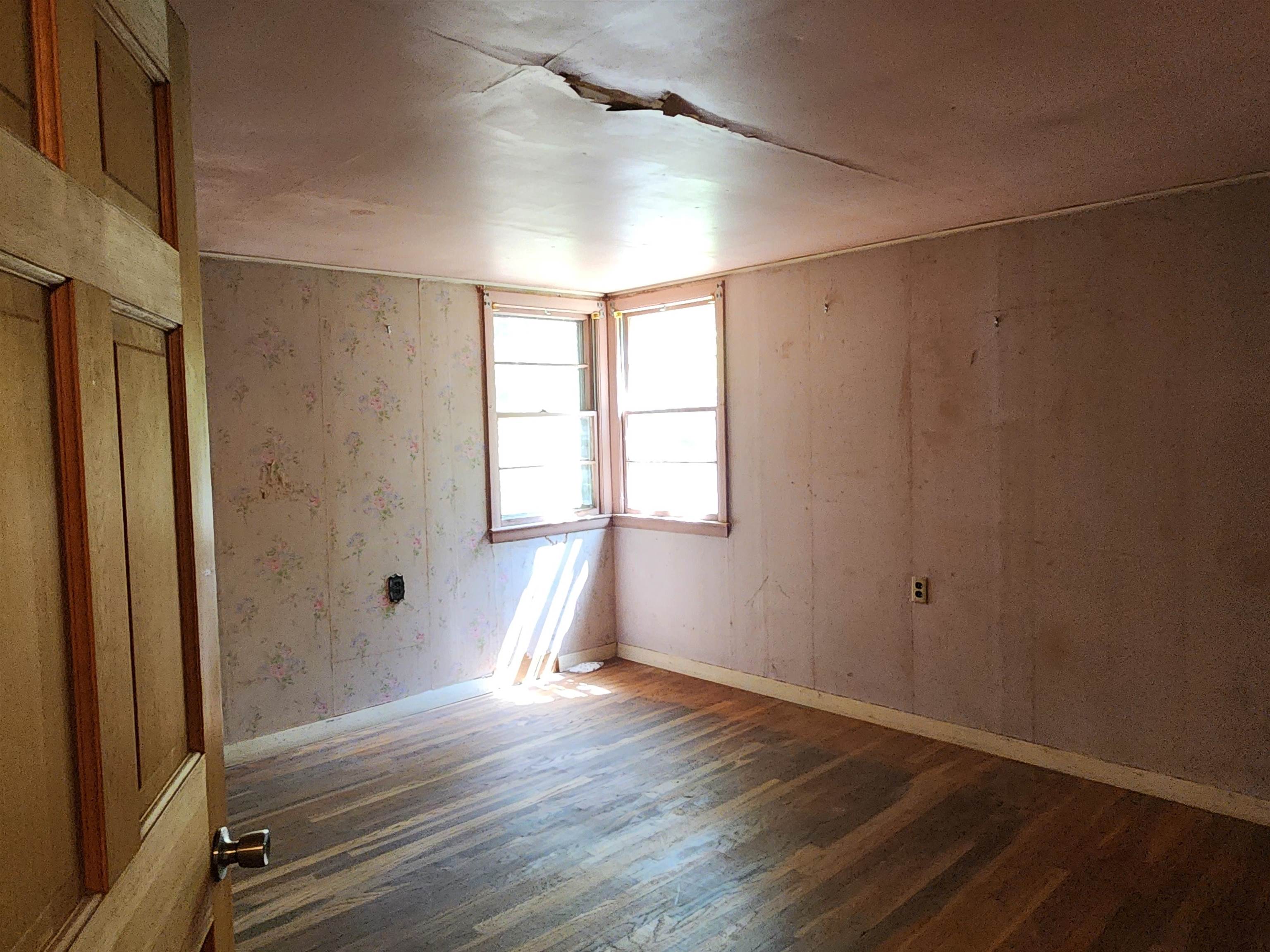 Bedroom 1 25993782