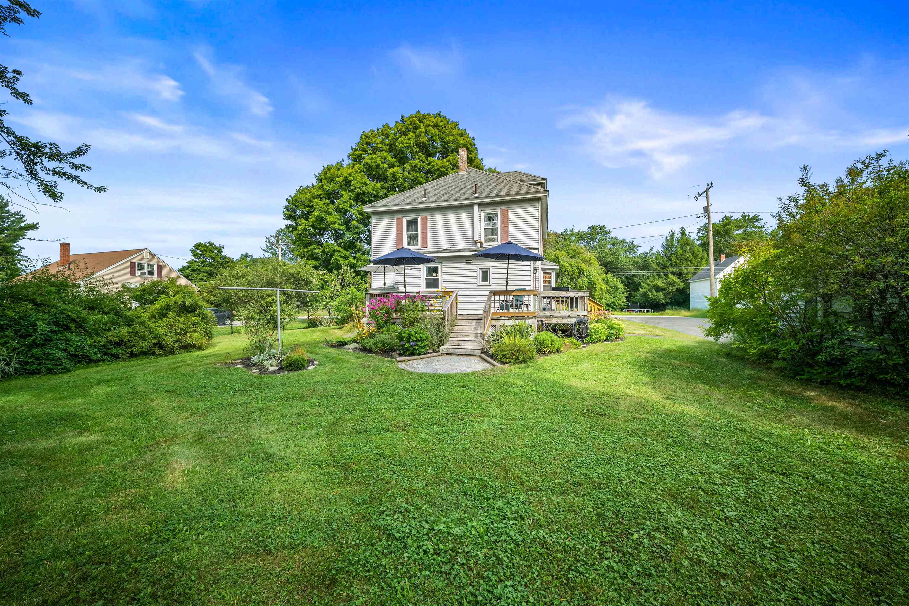 13 Railroad Ave, Rochester, NH 03839