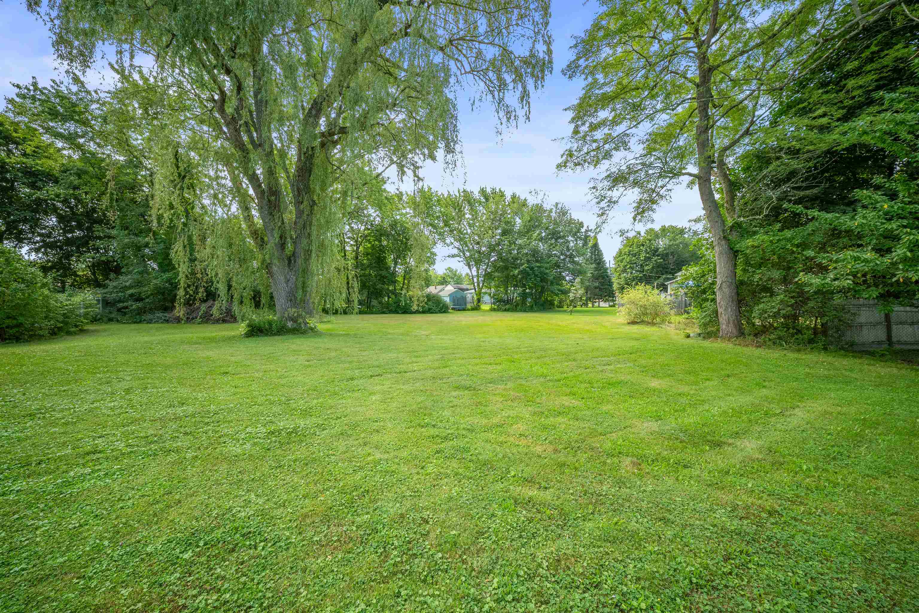 13 Railroad Ave, Rochester, NH 03839