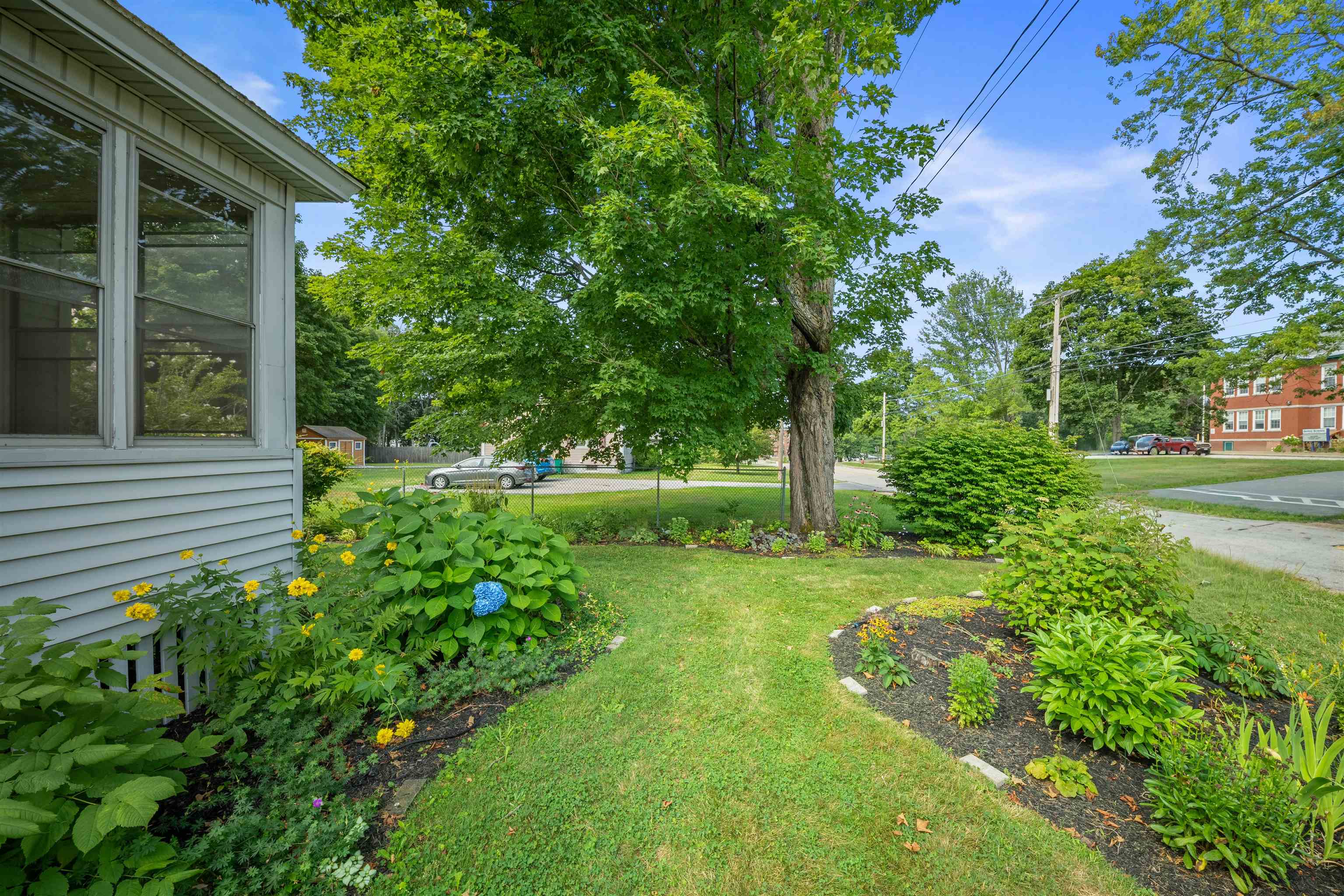 13 Railroad Ave, Rochester, NH 03839