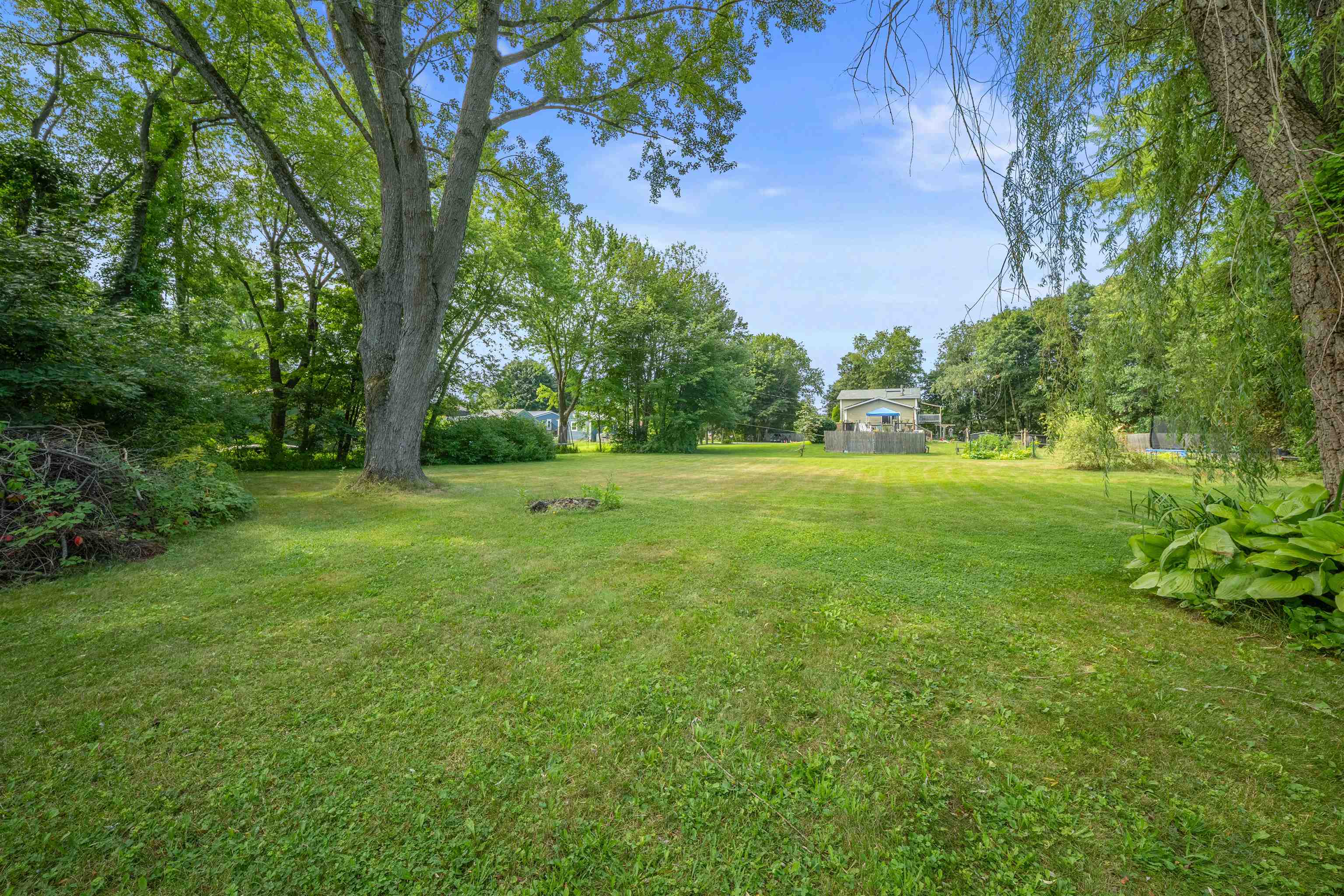 13 Railroad Ave, Rochester, NH 03839