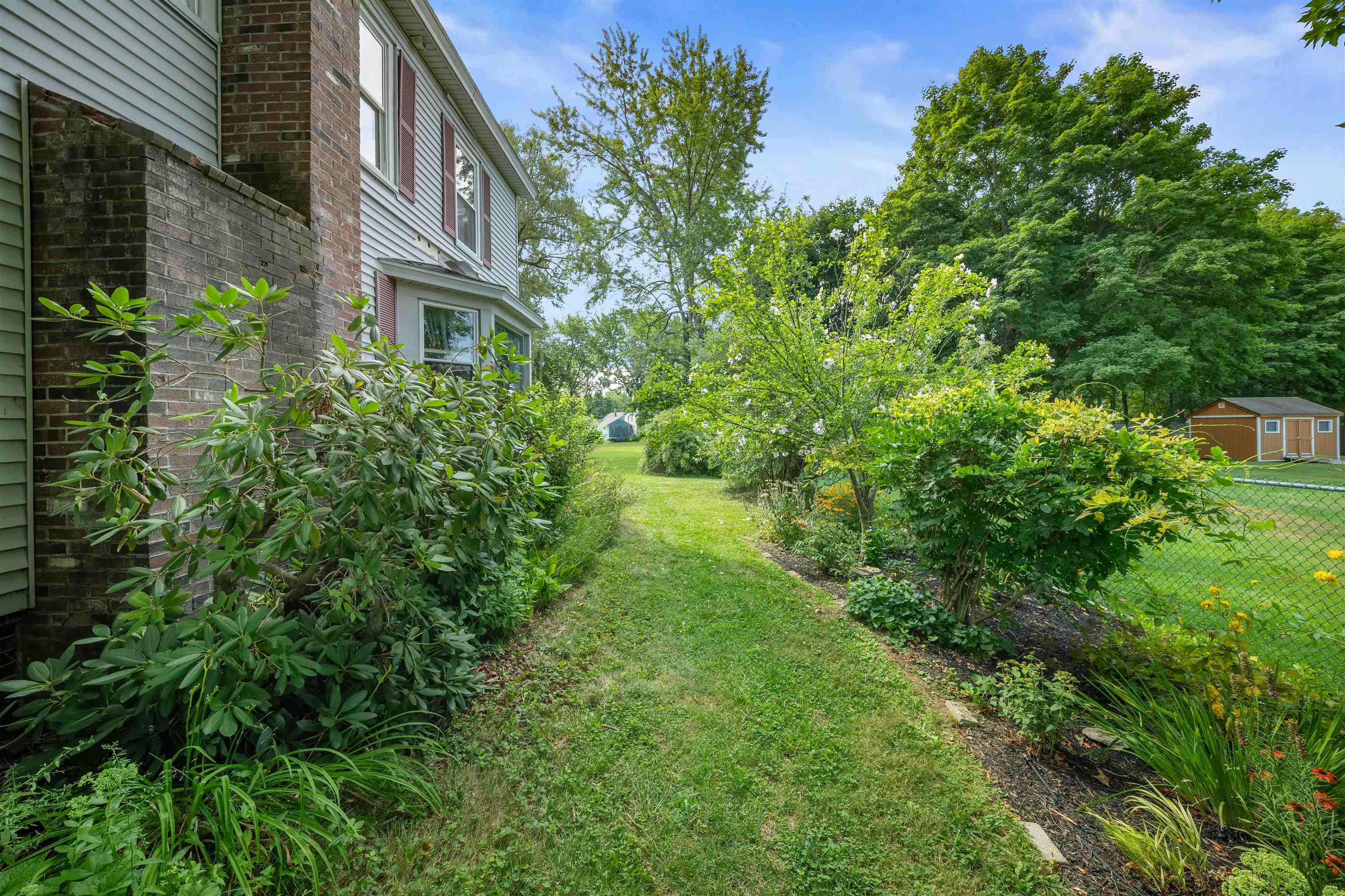 13 Railroad Ave, Rochester, NH 03839