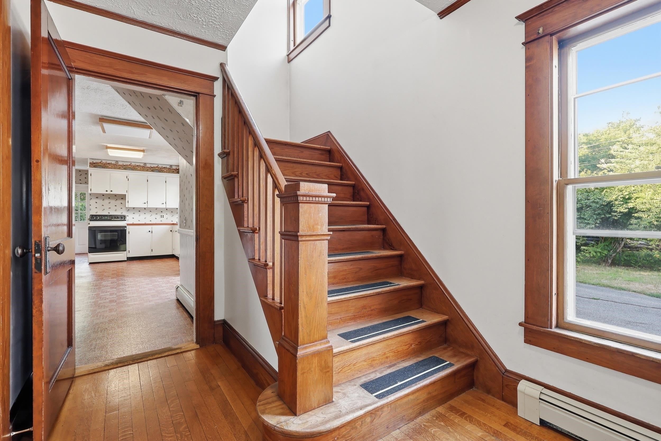 14 Elm St, Farmington, NH 03835