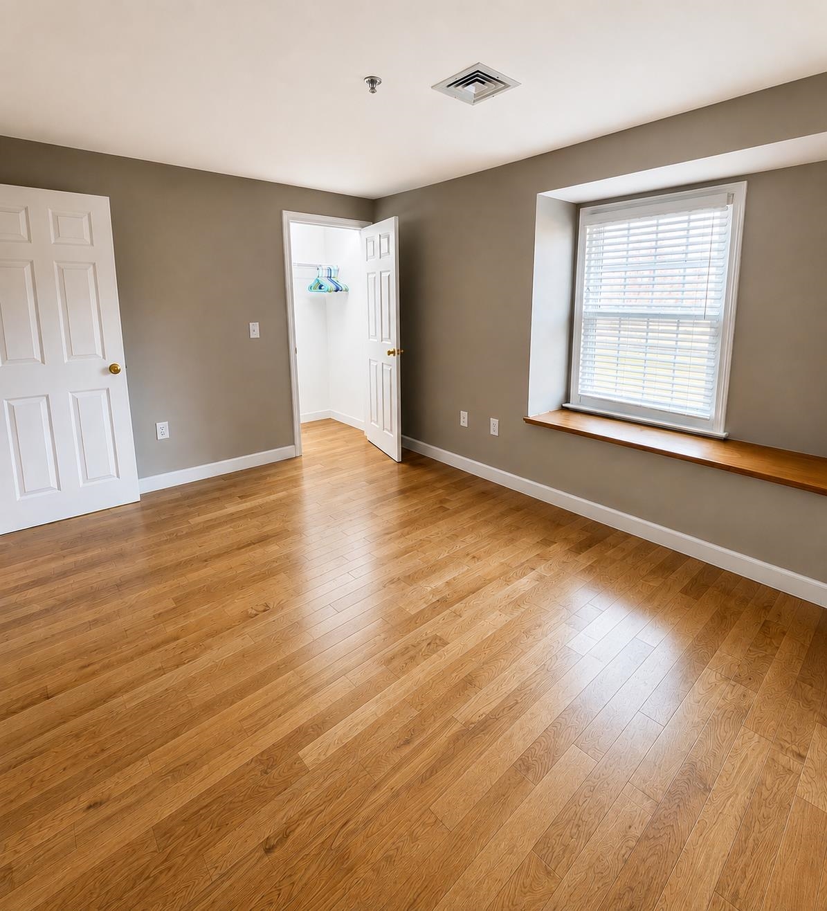 45 Bridle Pa, Dover, NH 03820