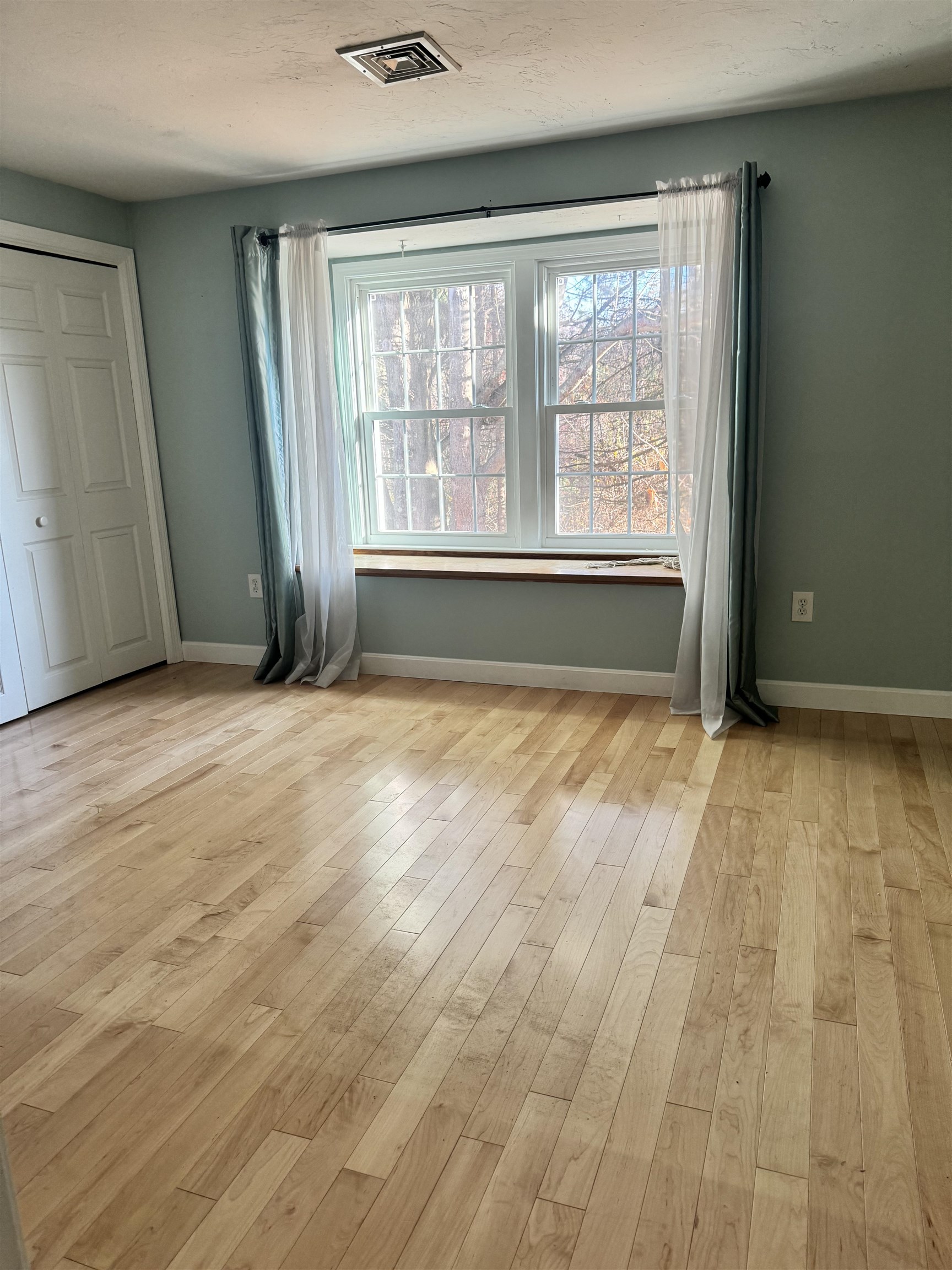 45 Bridle Pa, Dover, NH 03820