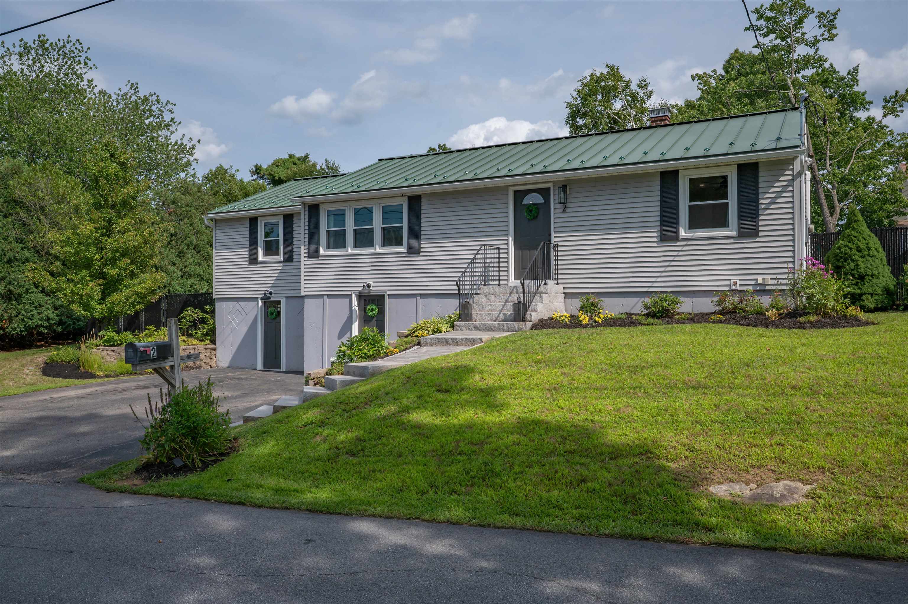 2 Hereford Dr, Nashua, NH 03062