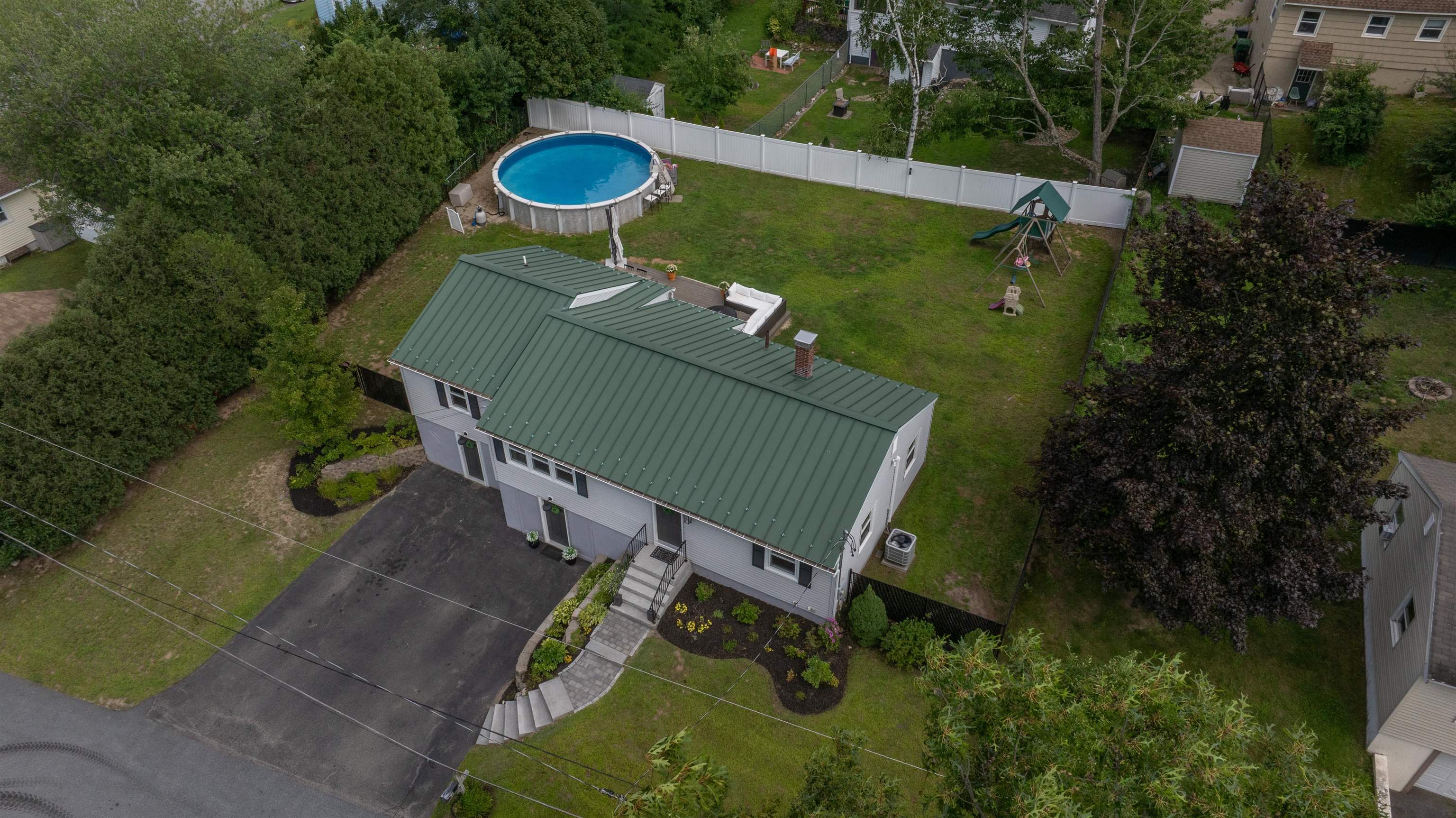 2 Hereford Dr, Nashua, NH 03062