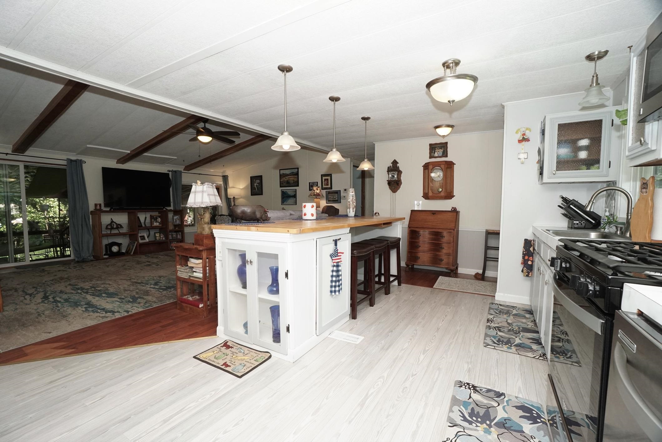 11 Rim Rd, Danville, NH 03819
