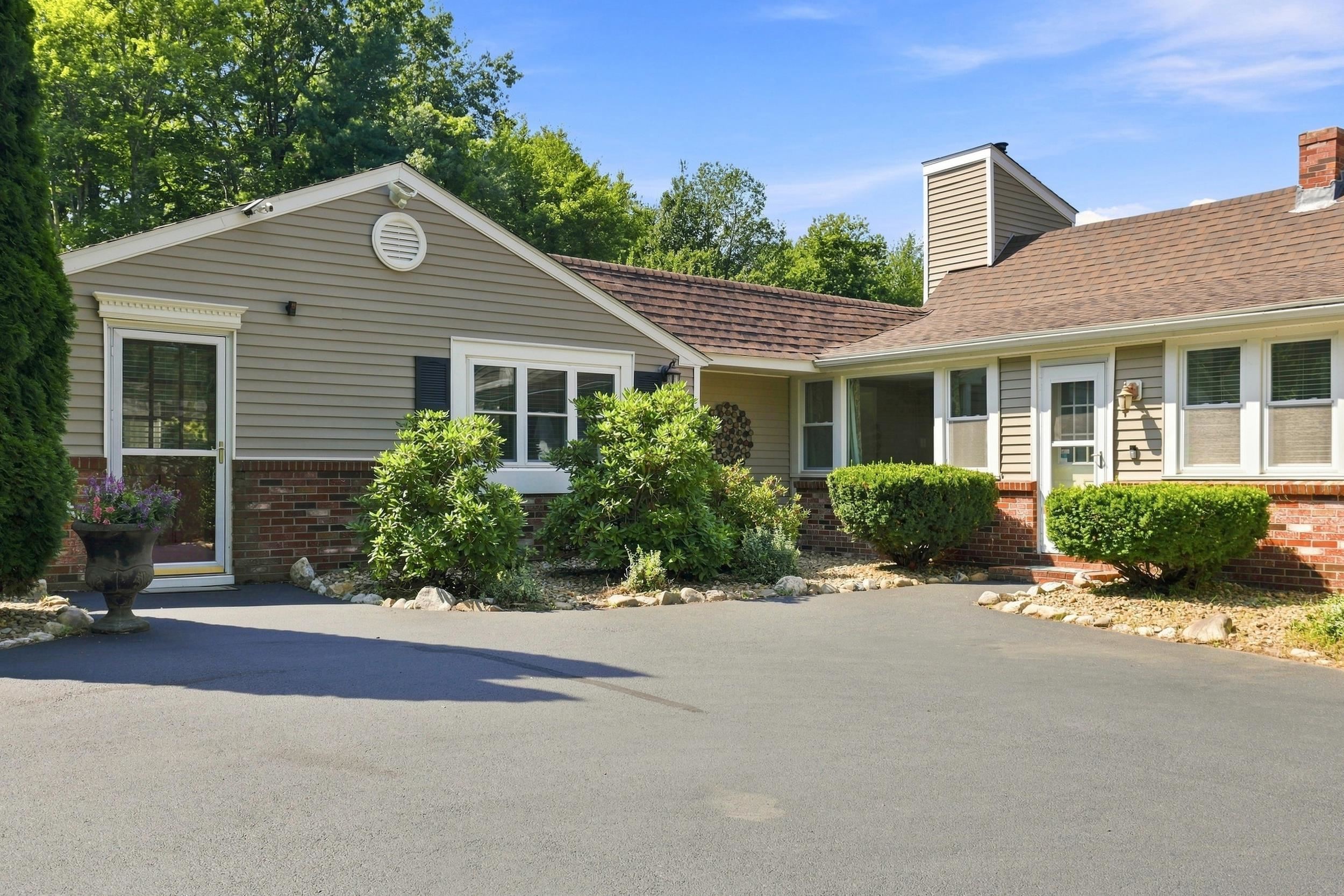 79 Dearborn Rd, Auburn, NH 03032