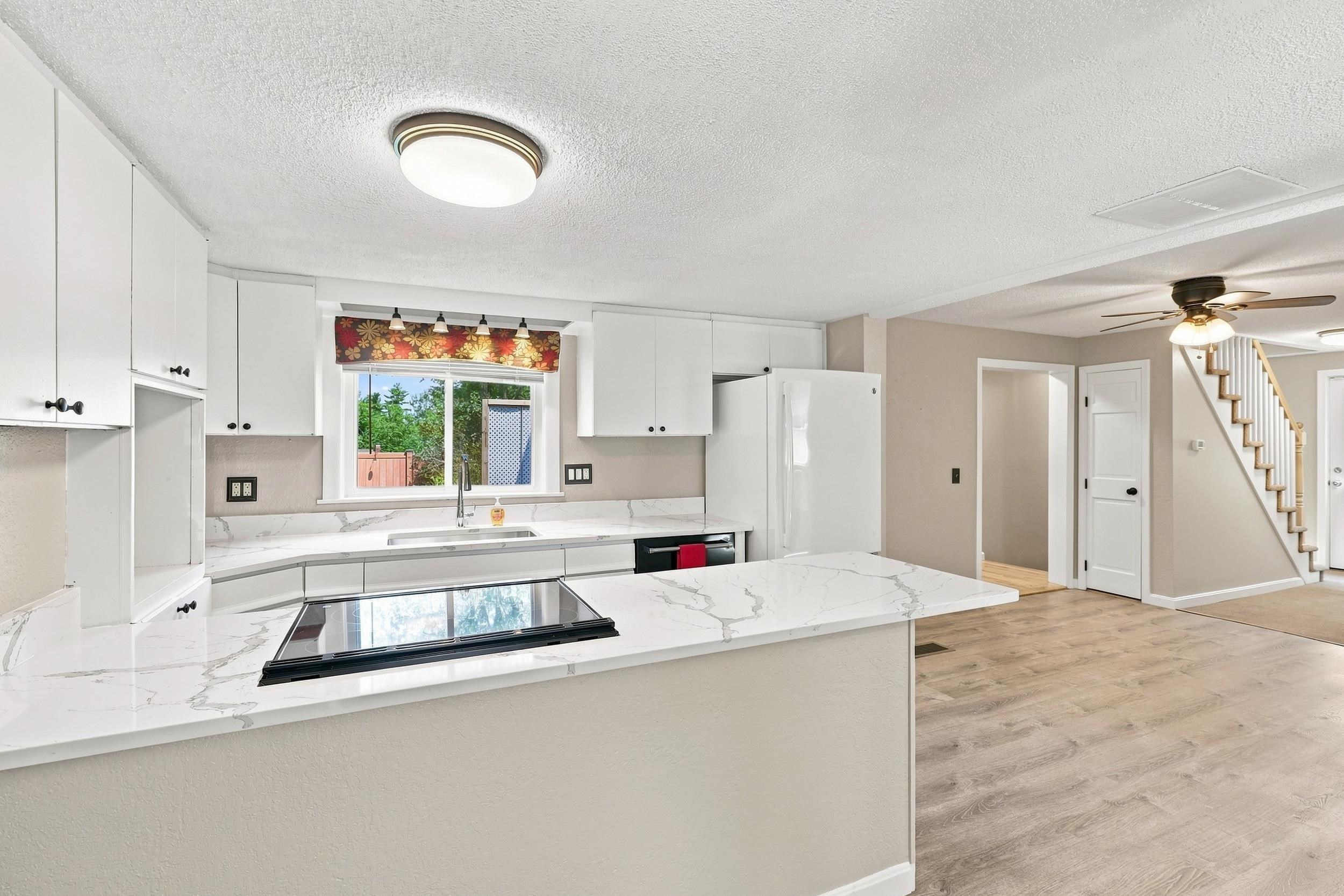 79 Dearborn Rd, Auburn, NH 03032