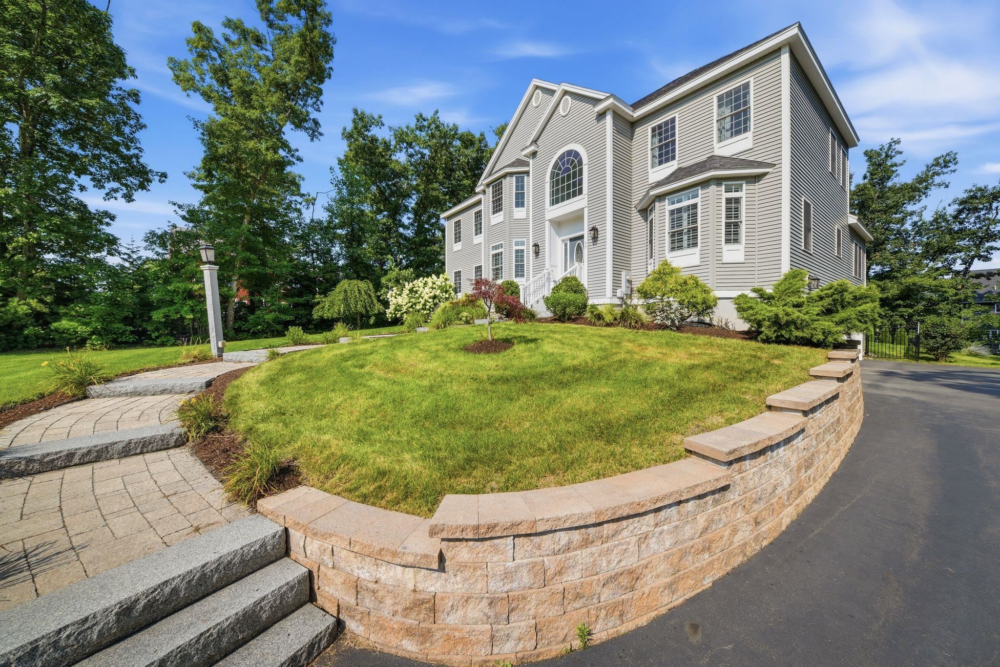 37 Sheffield St, Windham, NH 03087