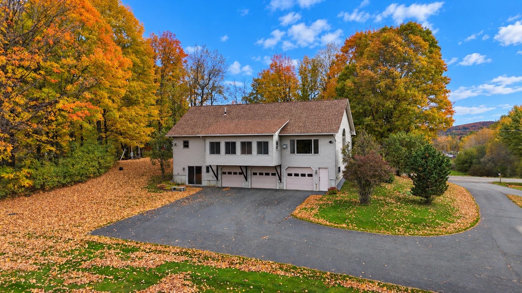 Photo 2 of Single family home for sale at 580 Hayward Rd, Derby, VT 05829 | MLS# 5104977 | Listing updated on 2026-10-07