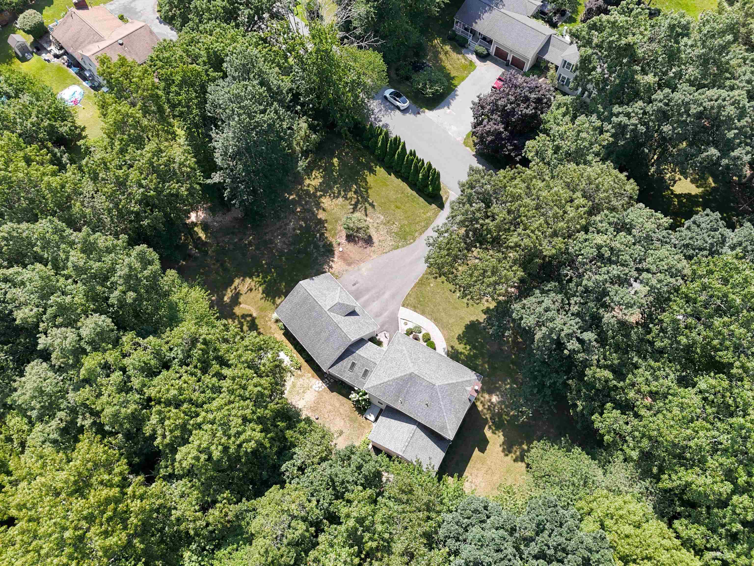 12 Meadow Ln, Salem, NH 03079