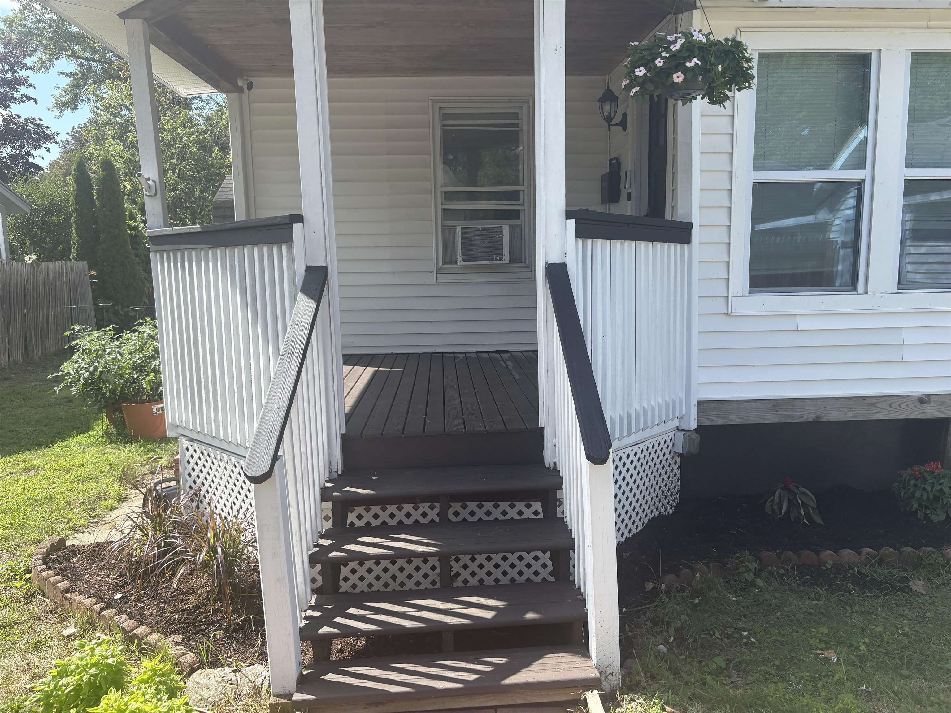 Sweet Porch-Sit and Relax 25993457