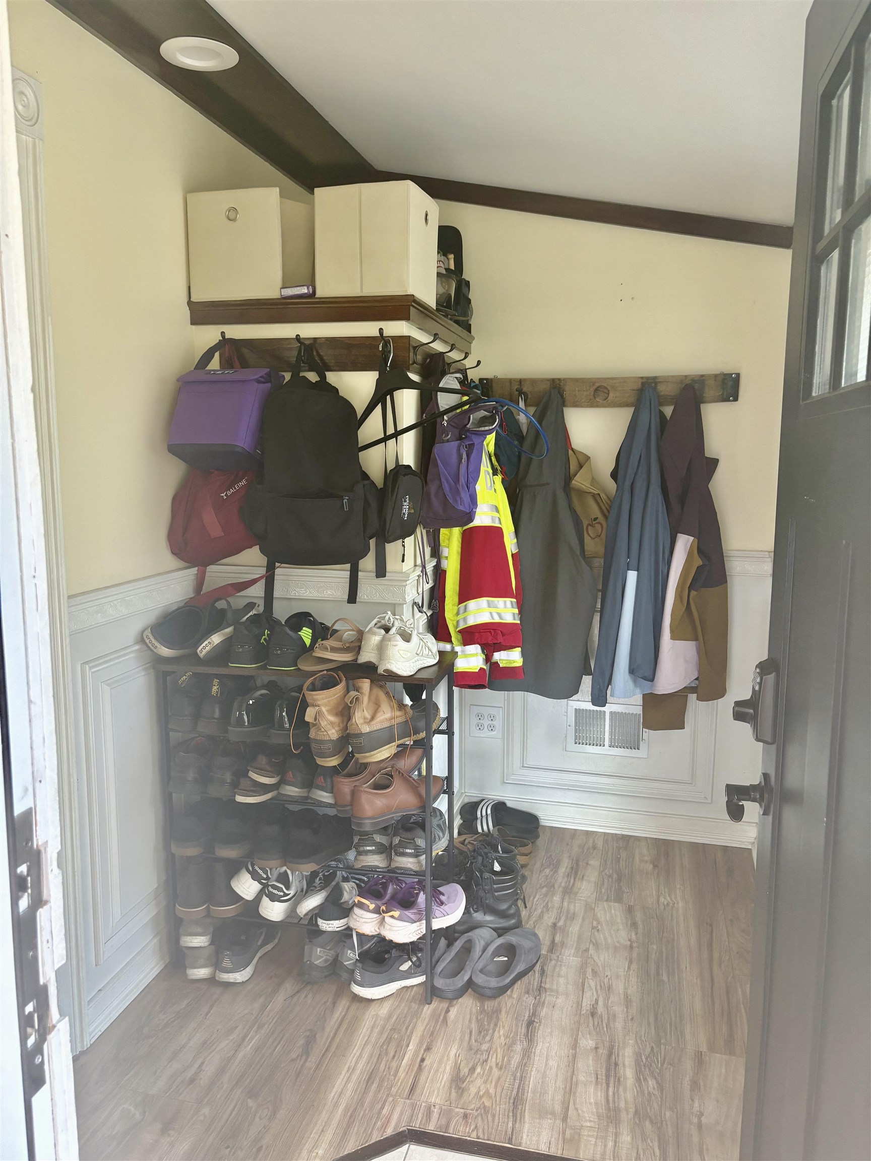 Mudroom 25993544