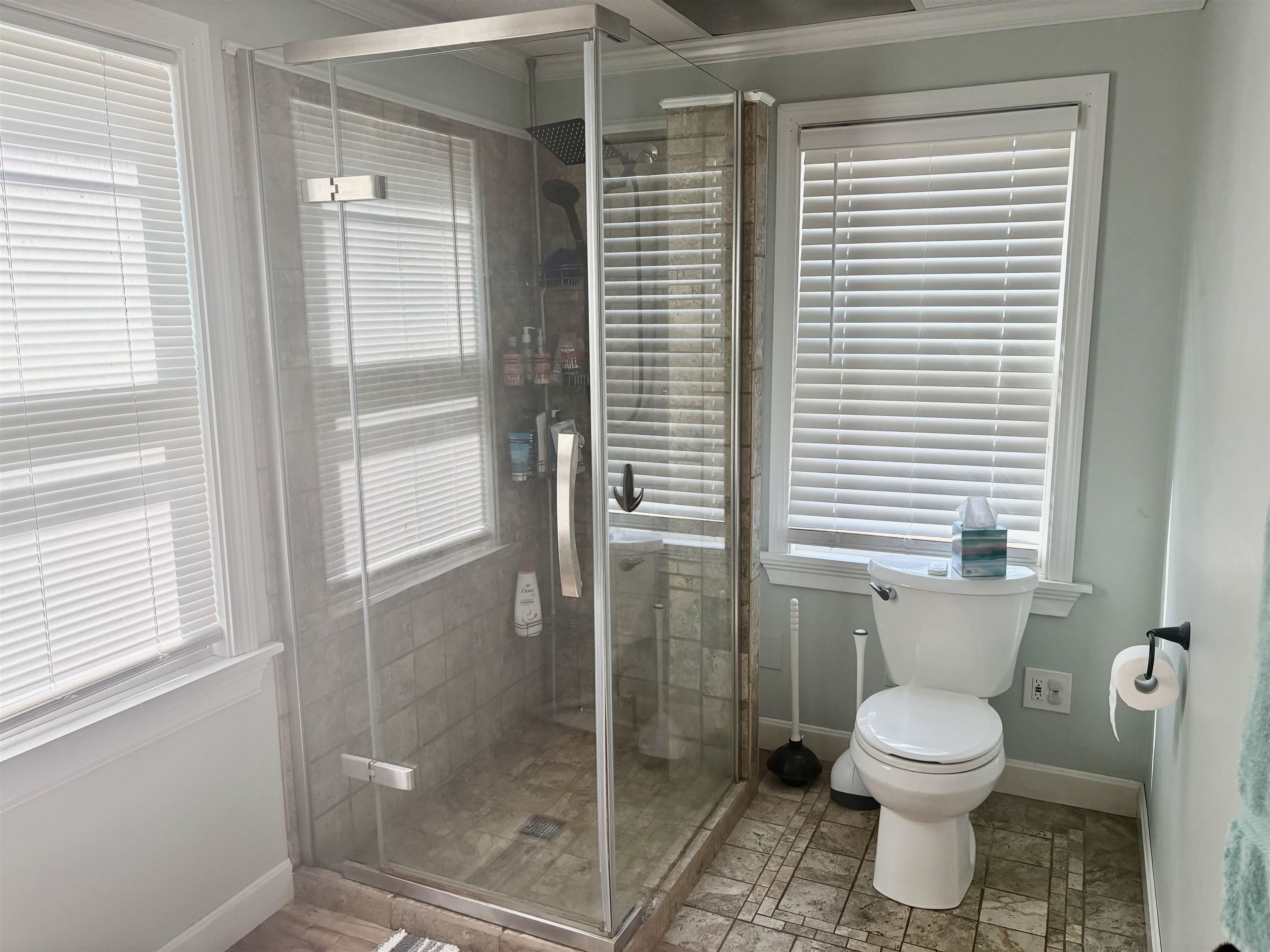 Downstairs Bath 25997136