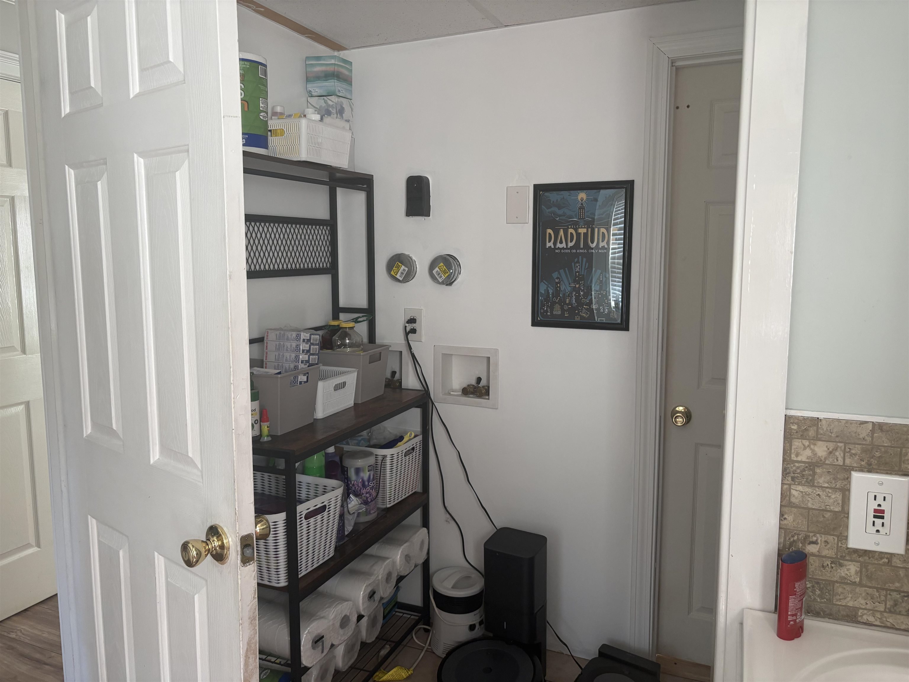 Extra Storage Area 25997134