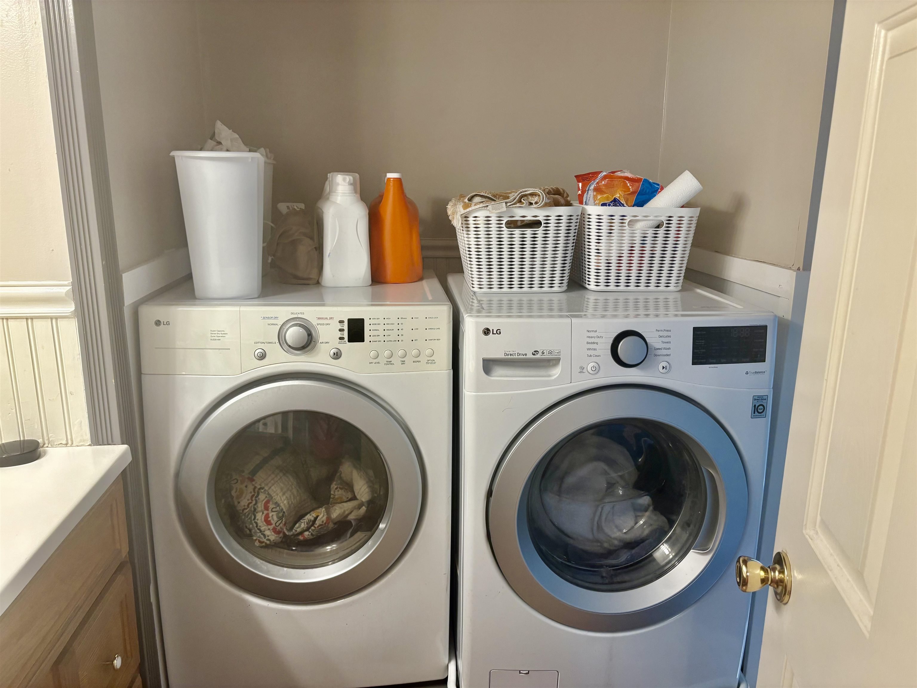 Convenient 2nd level Laundry 25997132