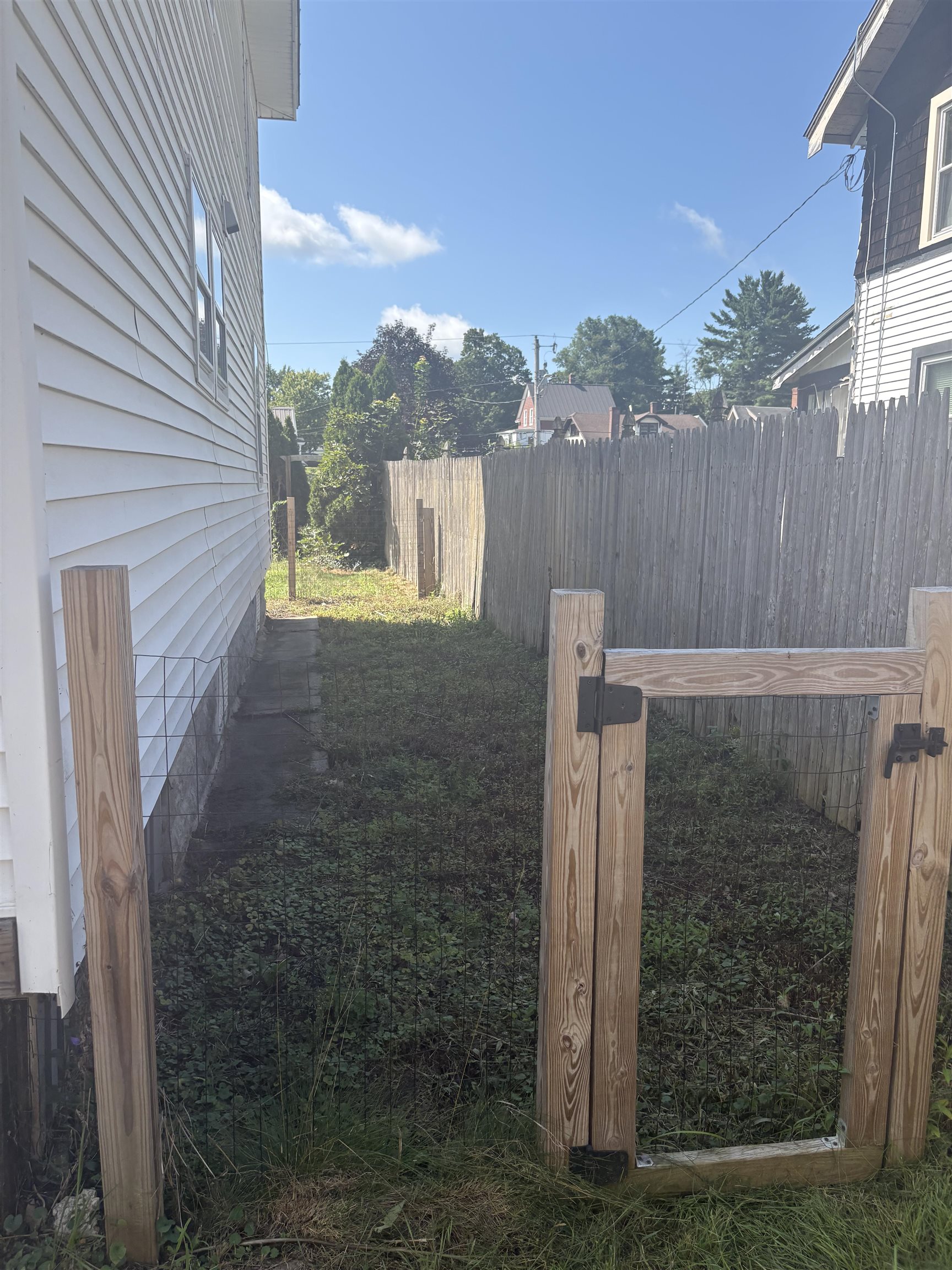 4 Bates Al, Claremont, NH 03743