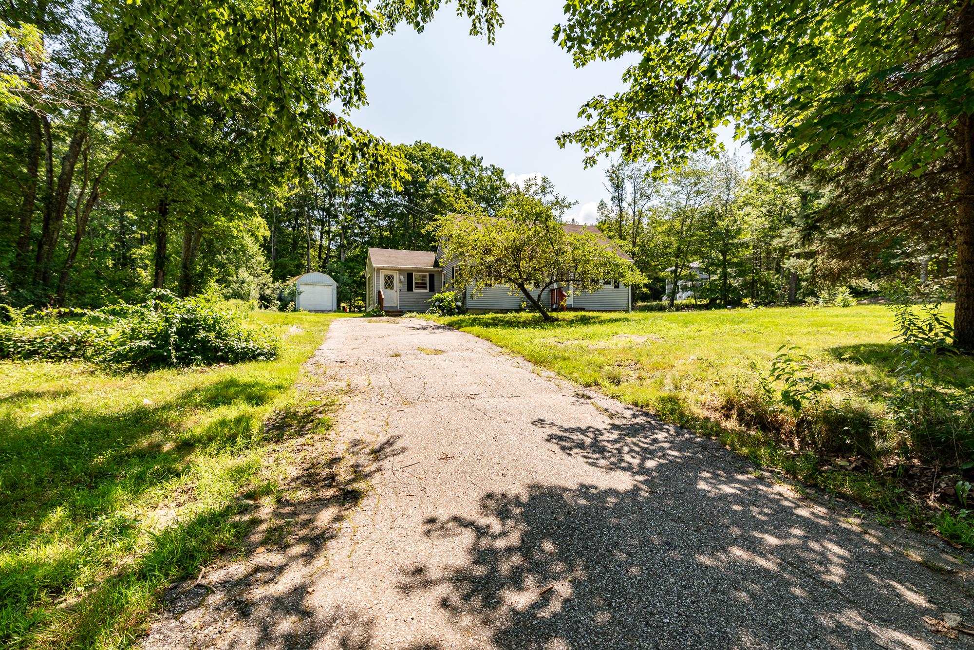10 Hunter Dr, Raymond, NH 03077