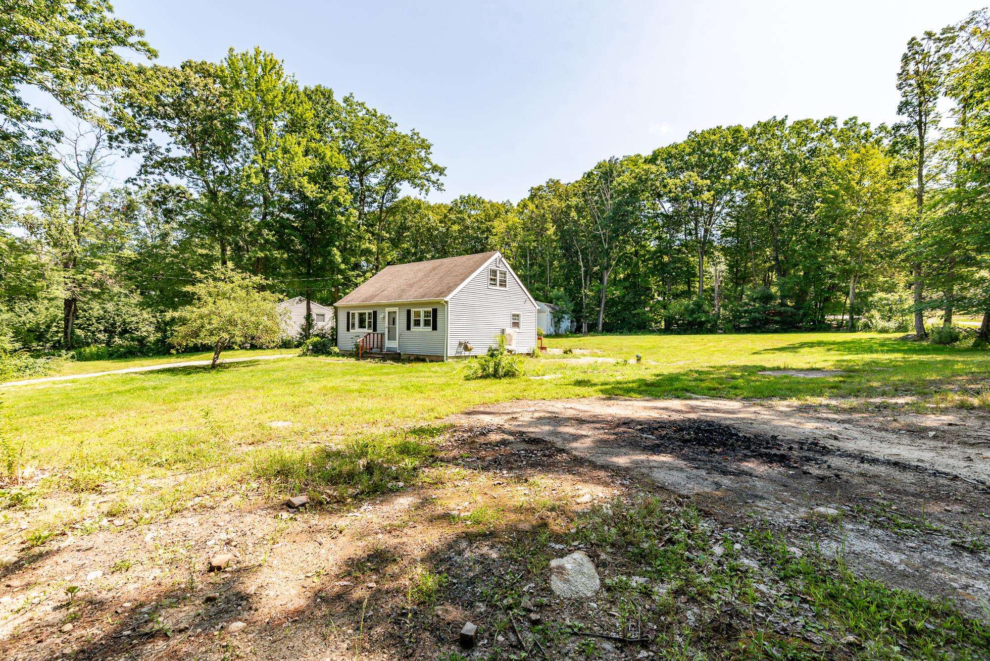 10 Hunter Dr, Raymond, NH 03077