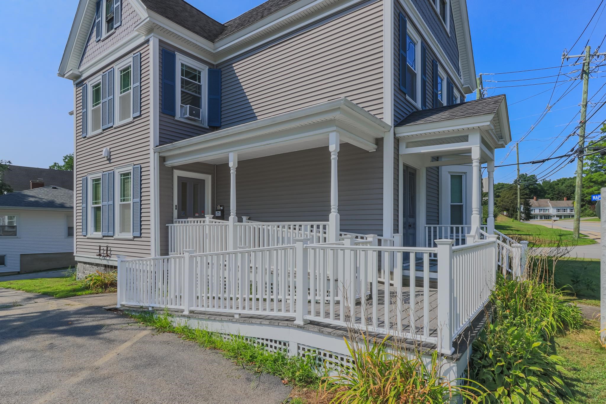 195 S Main St, Newmarket, NH 03857