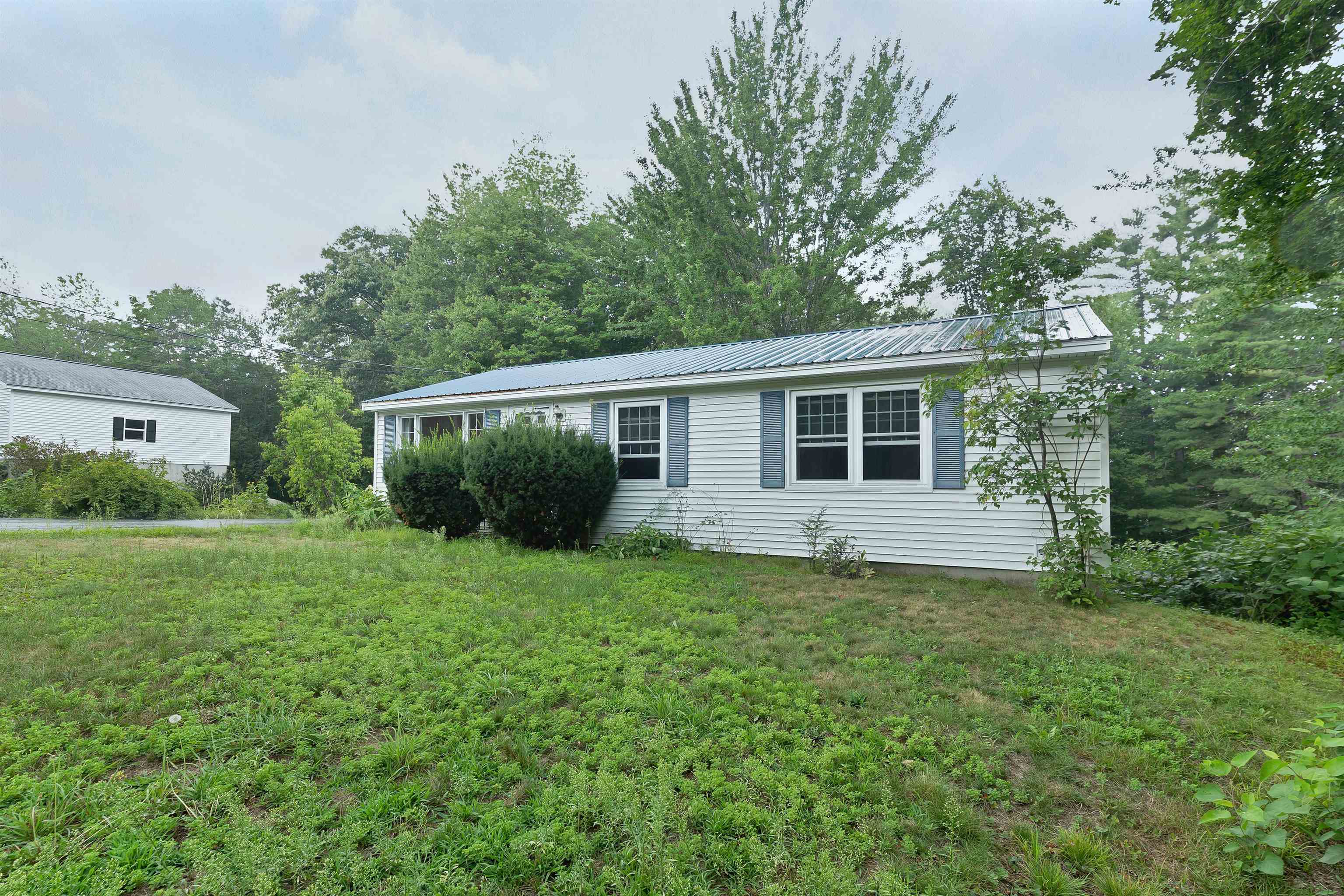 11 Massachusetts Ave, Meredith, NH 03253