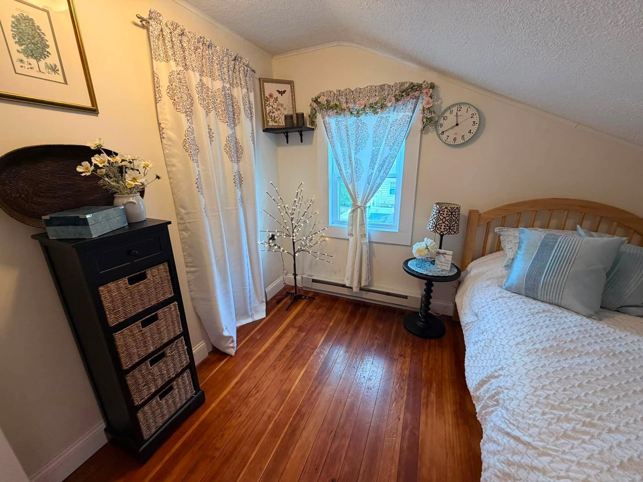 98 Maple St, Rochester, NH 03867