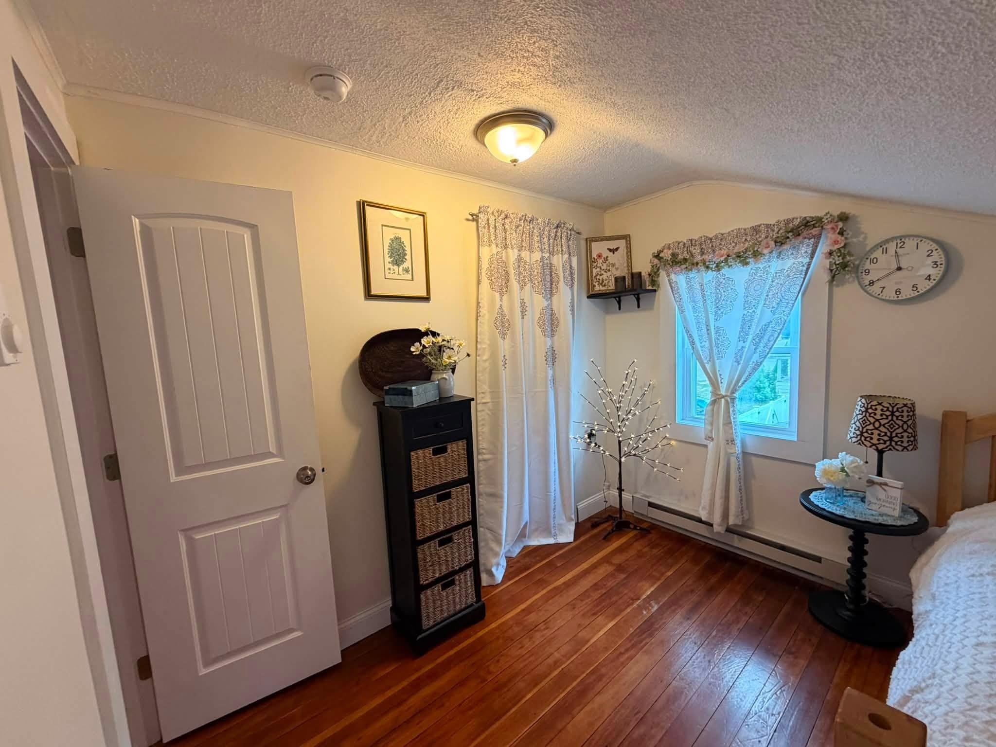 98 Maple St, Rochester, NH 03867