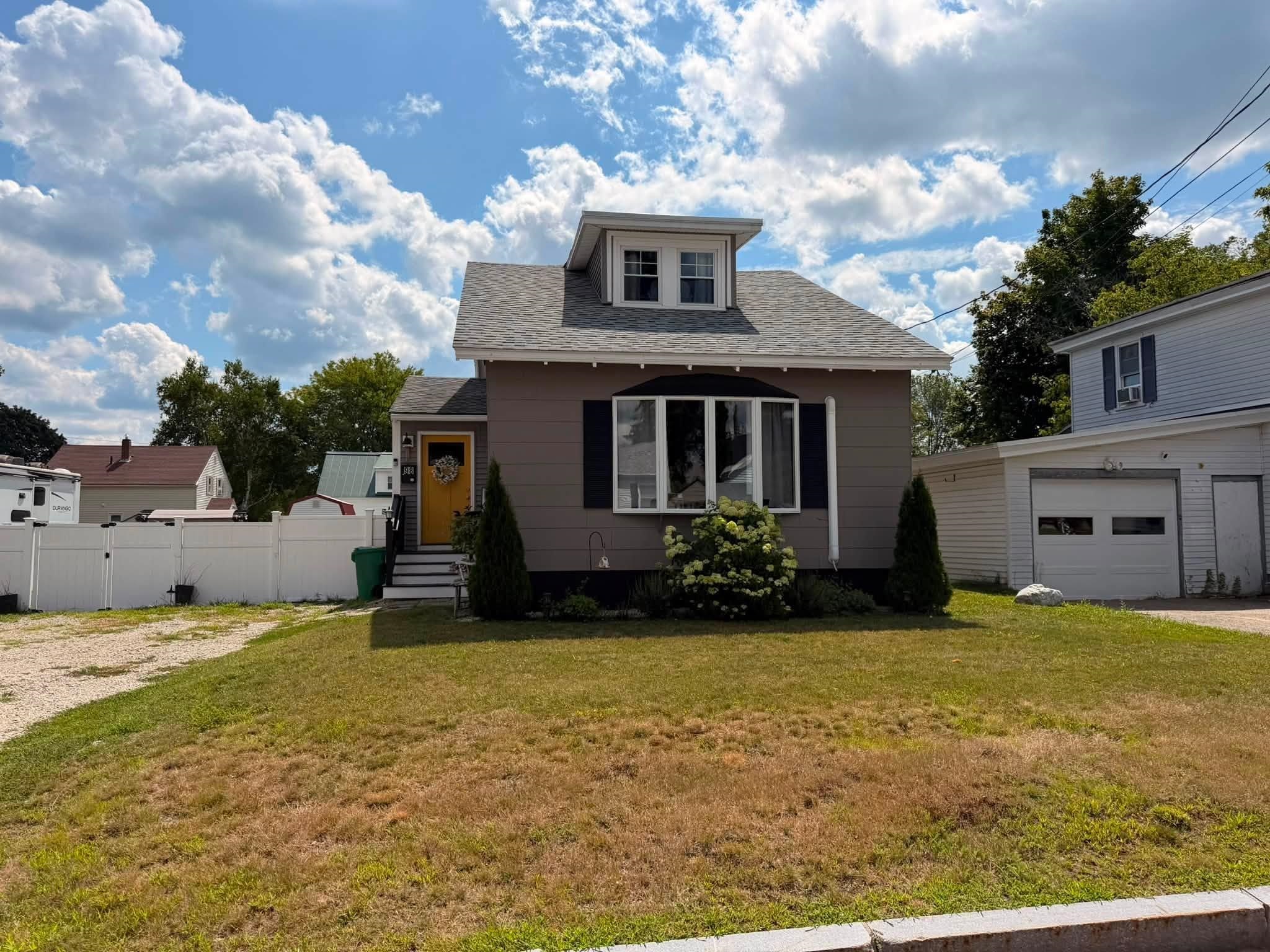 98 Maple St, Rochester, NH 03867
