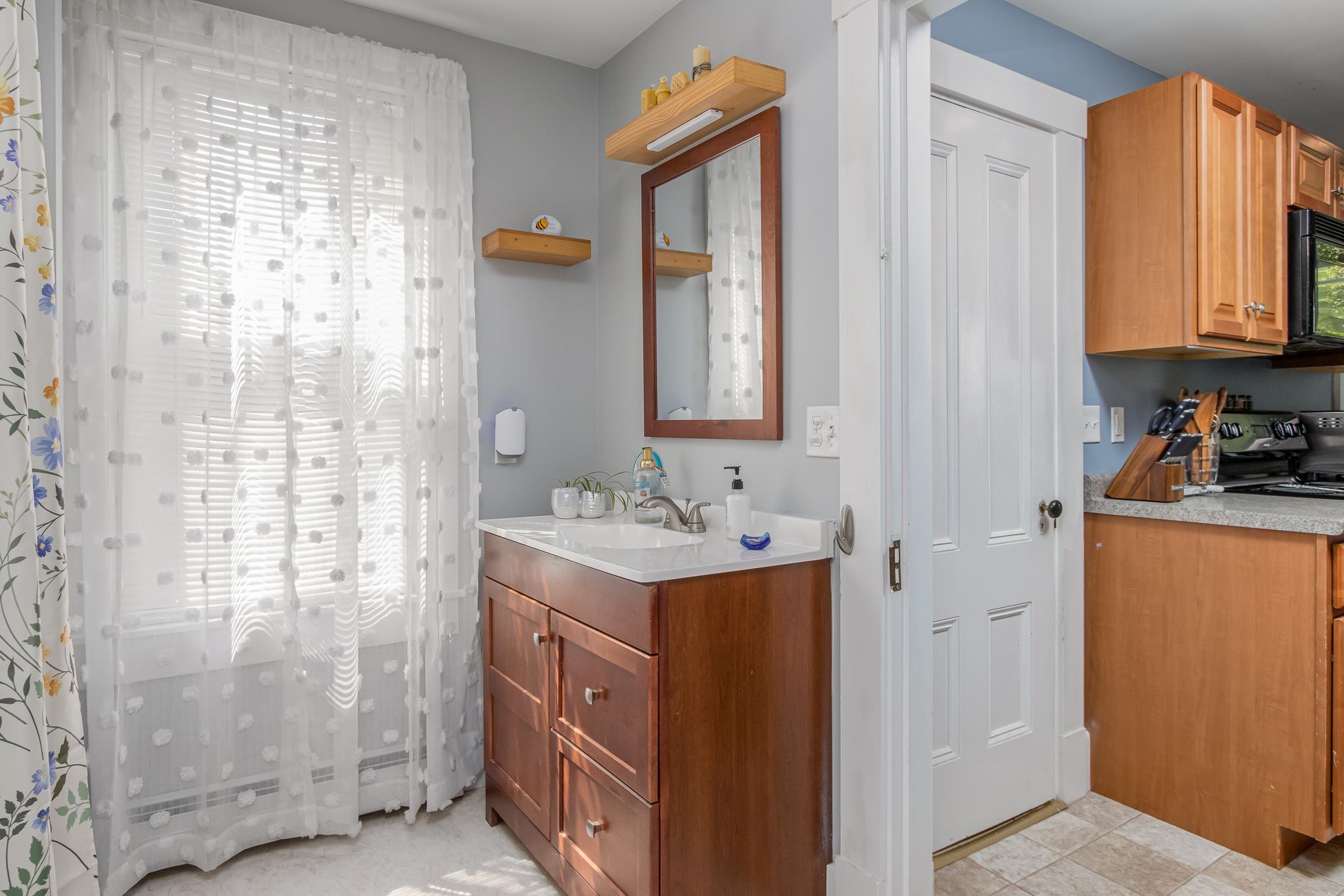 195 S Main St, Newmarket, NH 03857