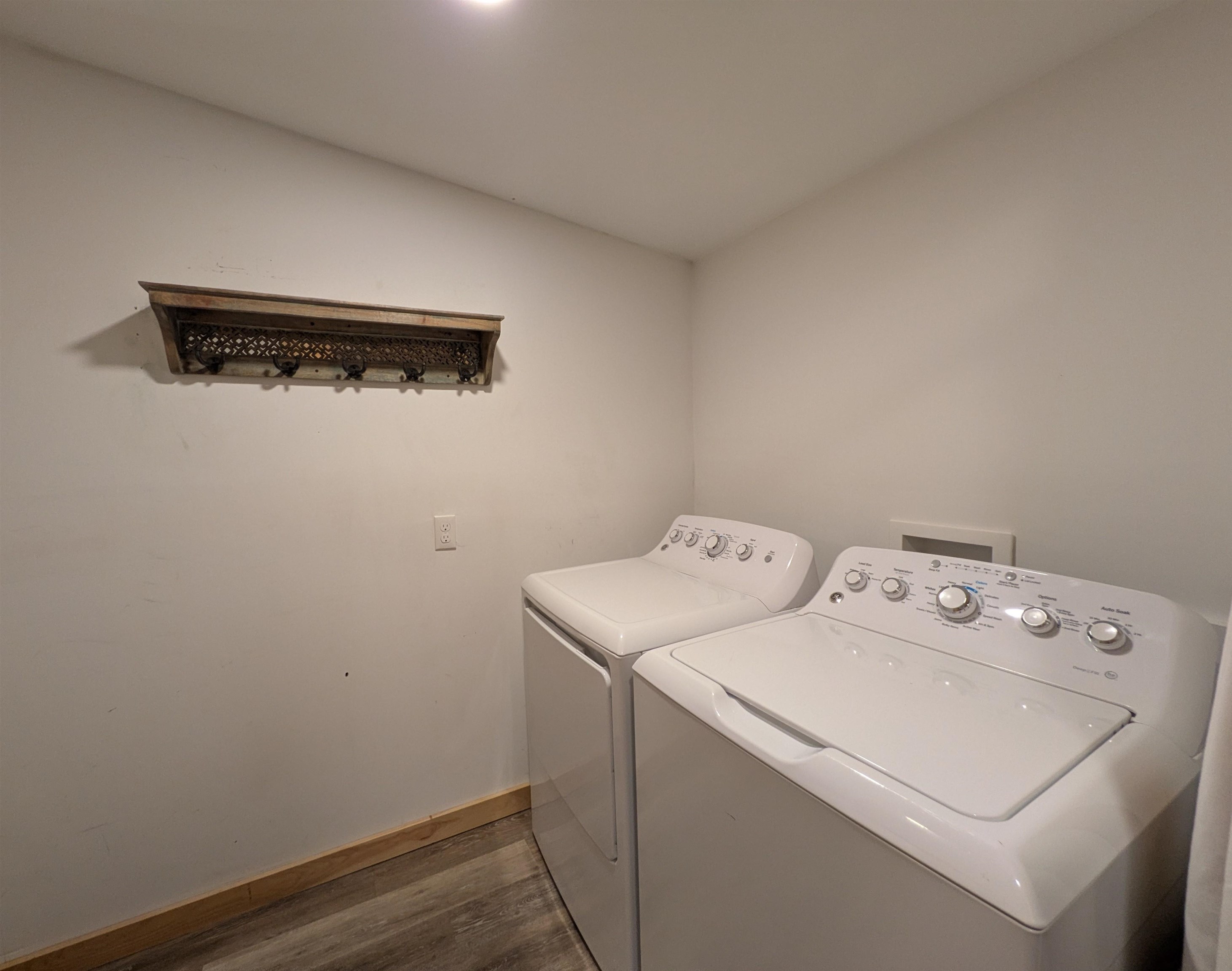 80 Effingham Rd, Ossipee, NH 03864