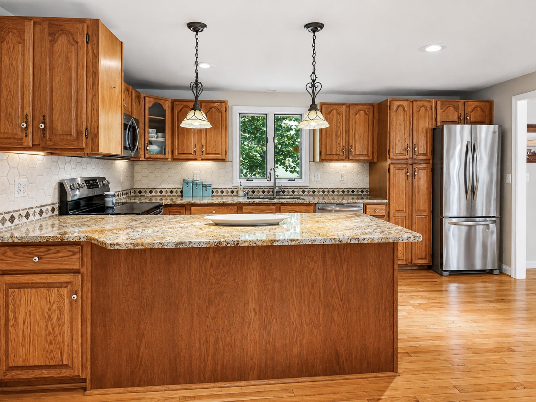 33 Oriole Rd, Windham, NH 03087