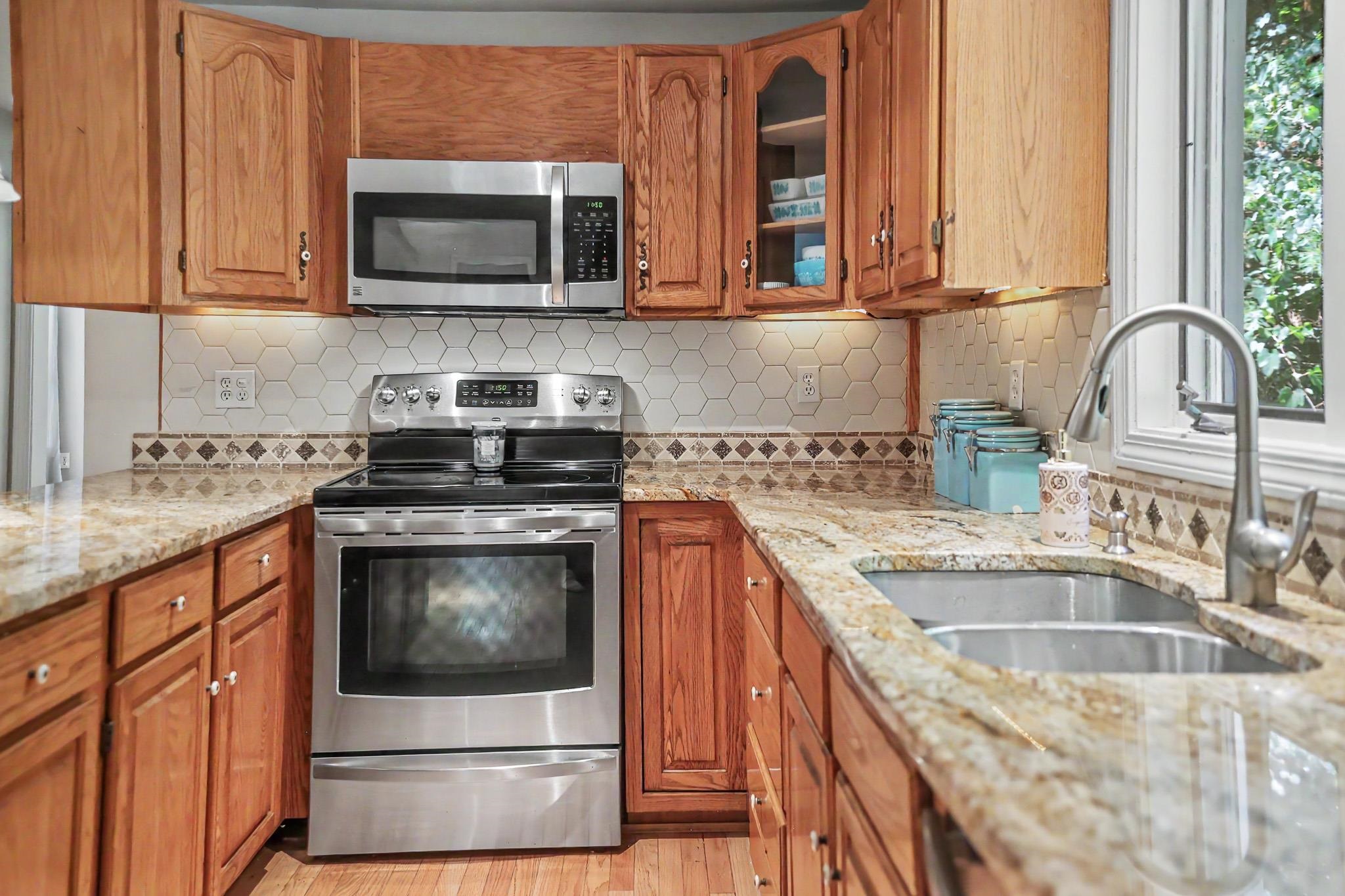33 Oriole Rd, Windham, NH 03087